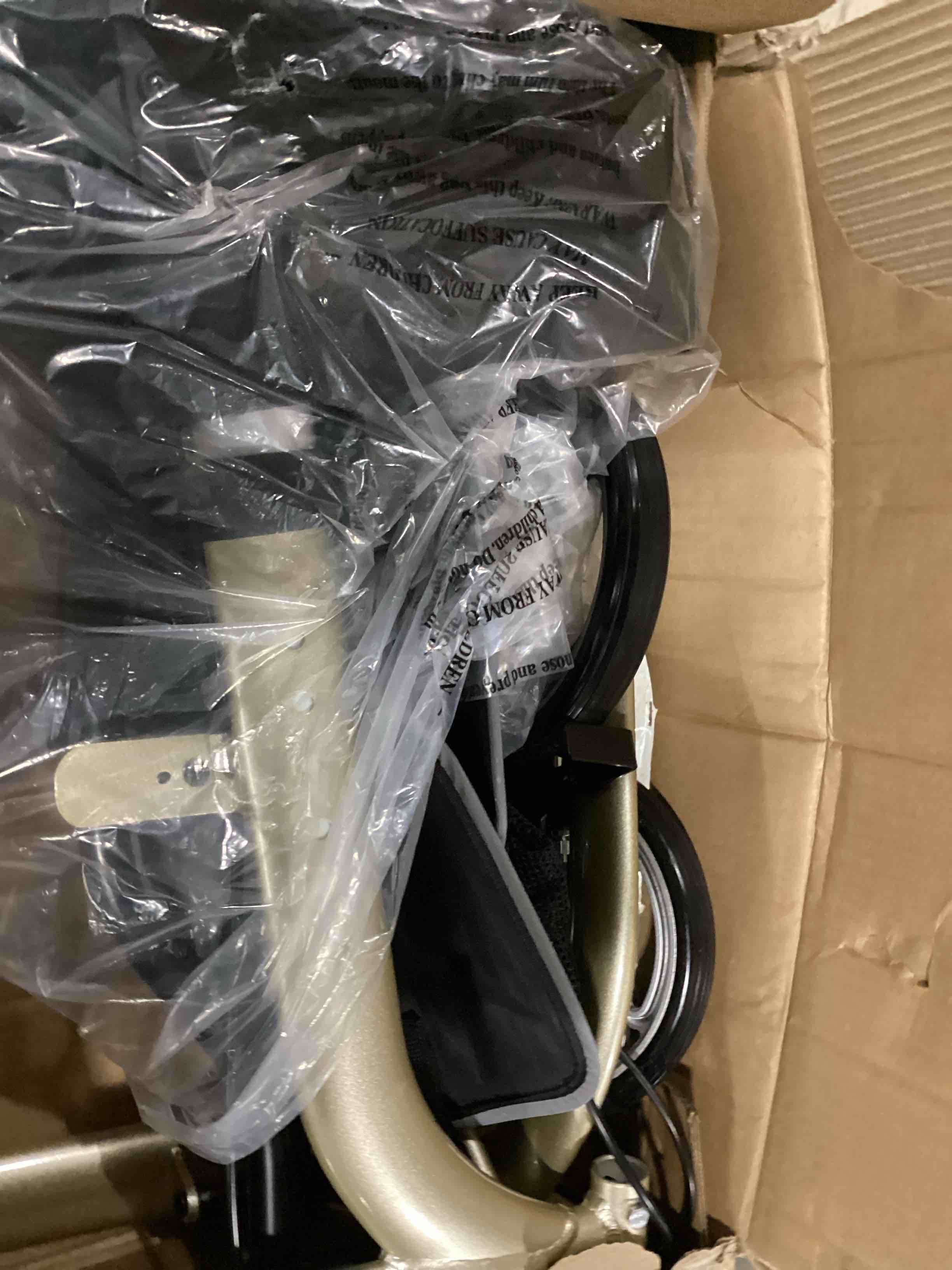 https://s3.amazonaws.com/lotting-images-prod/bidfta/BLU5878106_1718387504288.jpeg