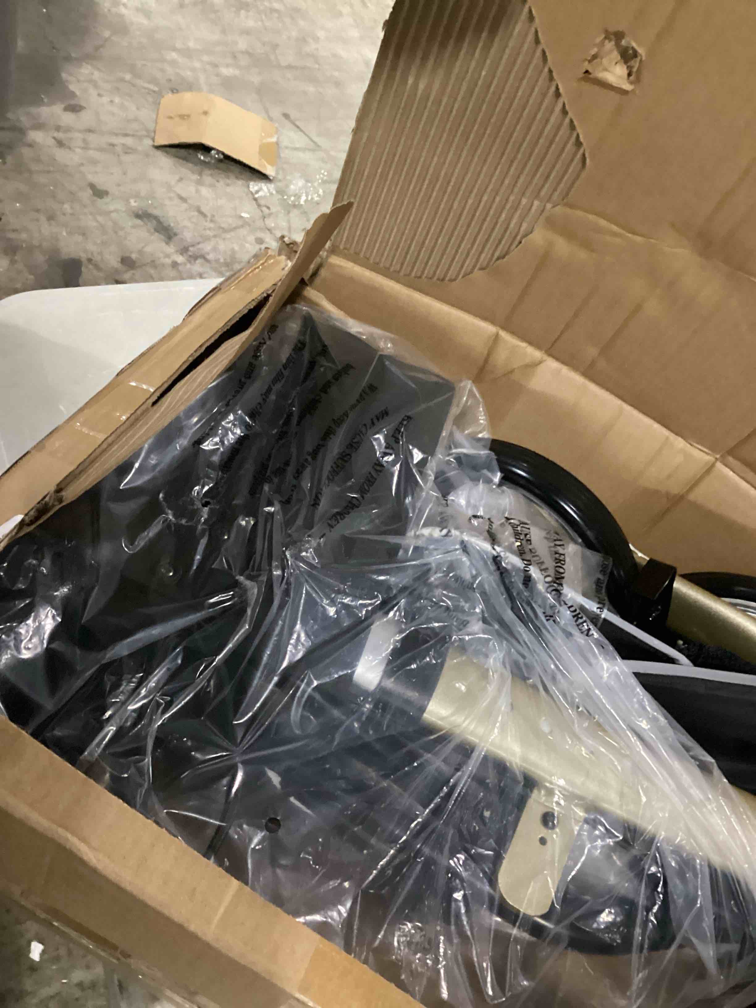 https://s3.amazonaws.com/lotting-images-prod/bidfta/BLU5878106_1718387509035.jpeg