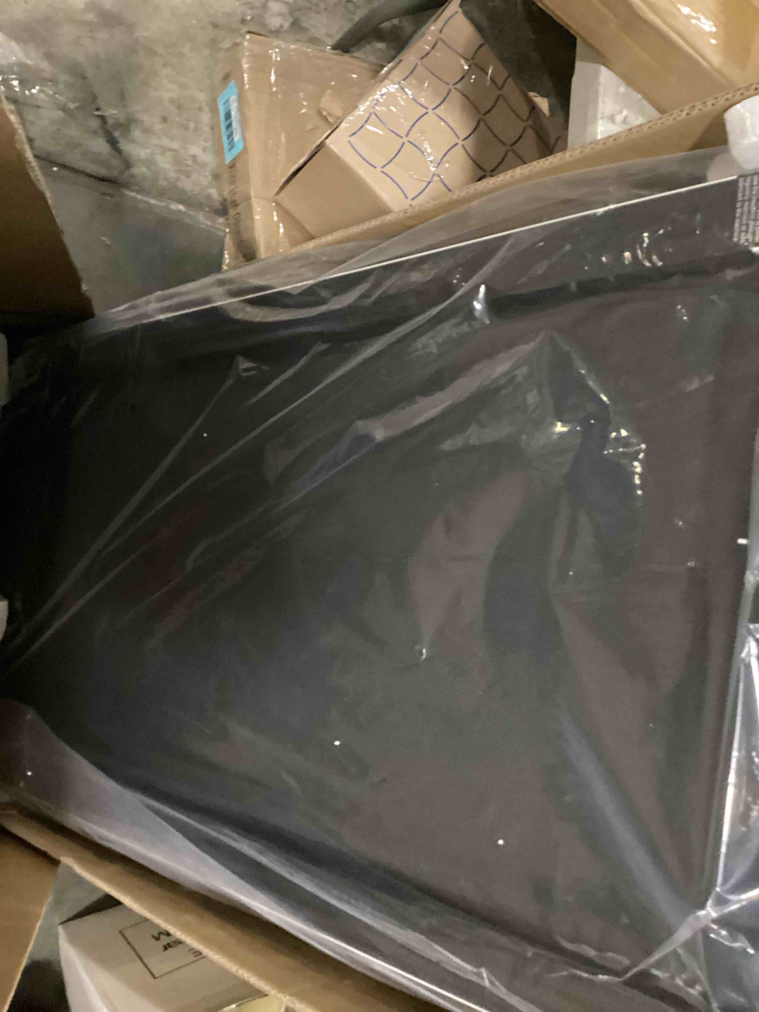 https://s3.amazonaws.com/lotting-images-prod/bidfta/BLU5878592_1718802326596.jpeg