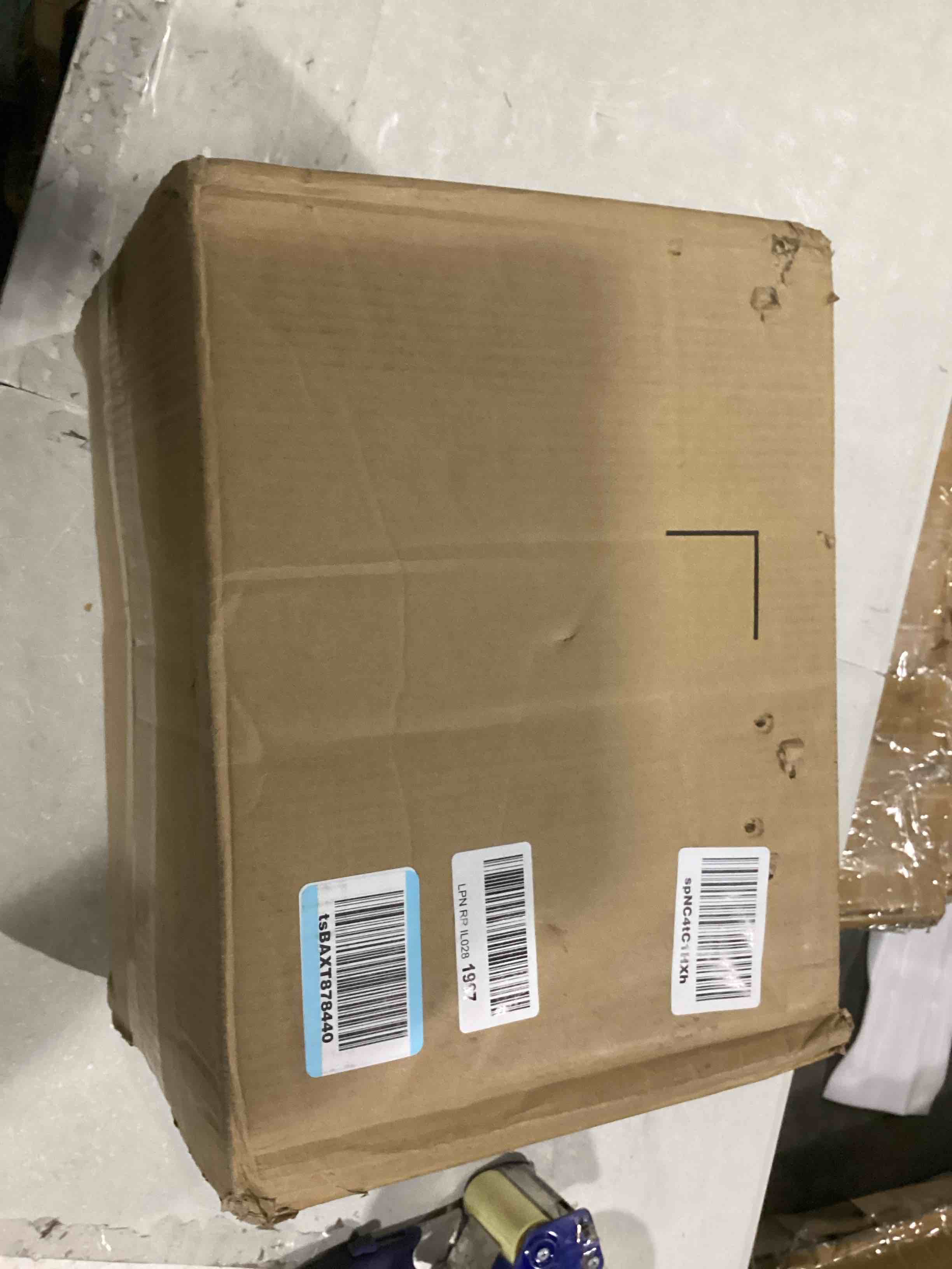 https://s3.amazonaws.com/lotting-images-prod/bidfta/BLU5878656_1718815747734.jpeg
