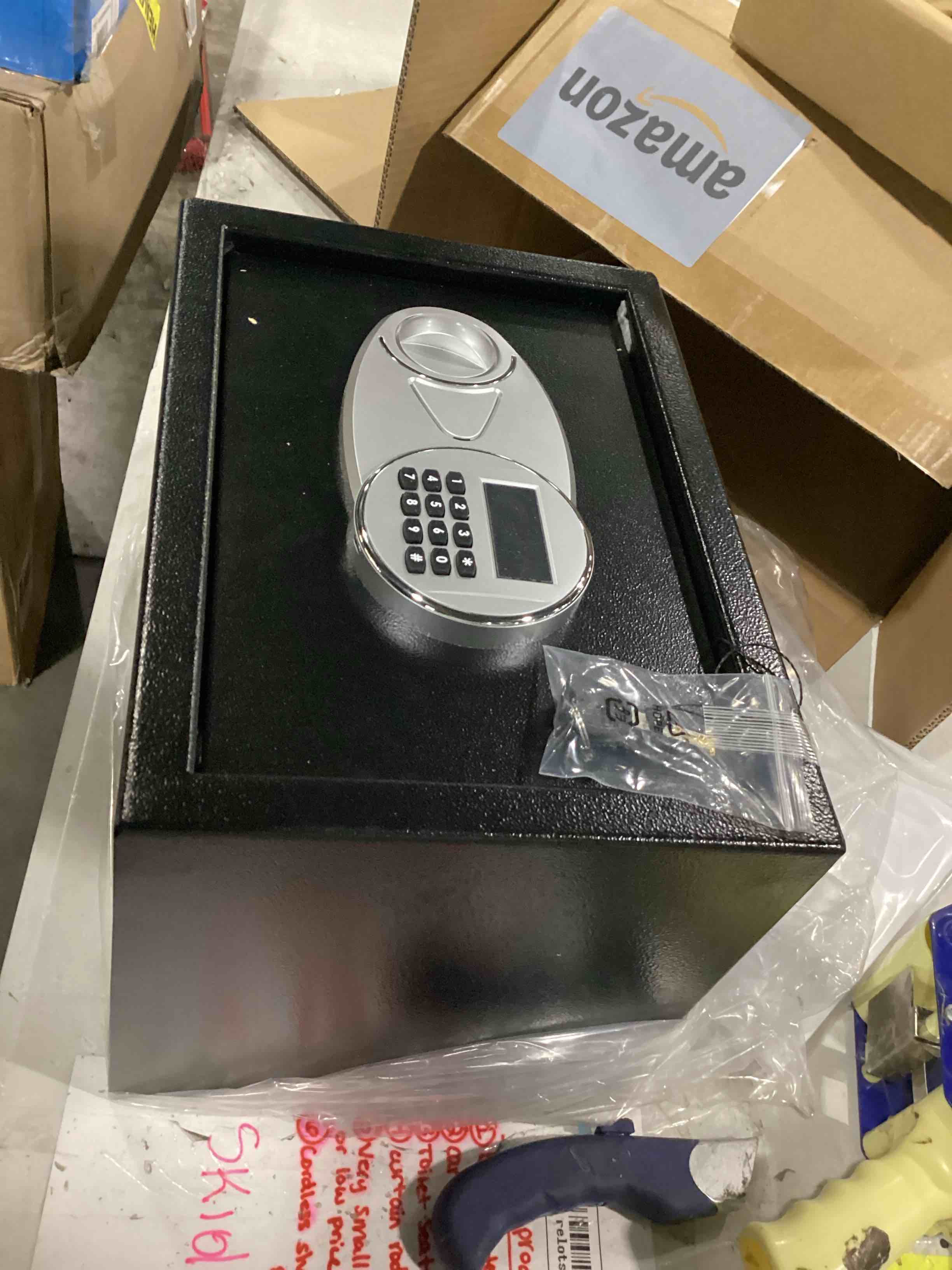 https://s3.amazonaws.com/lotting-images-prod/bidfta/BLU5878656_1718815793105.jpeg