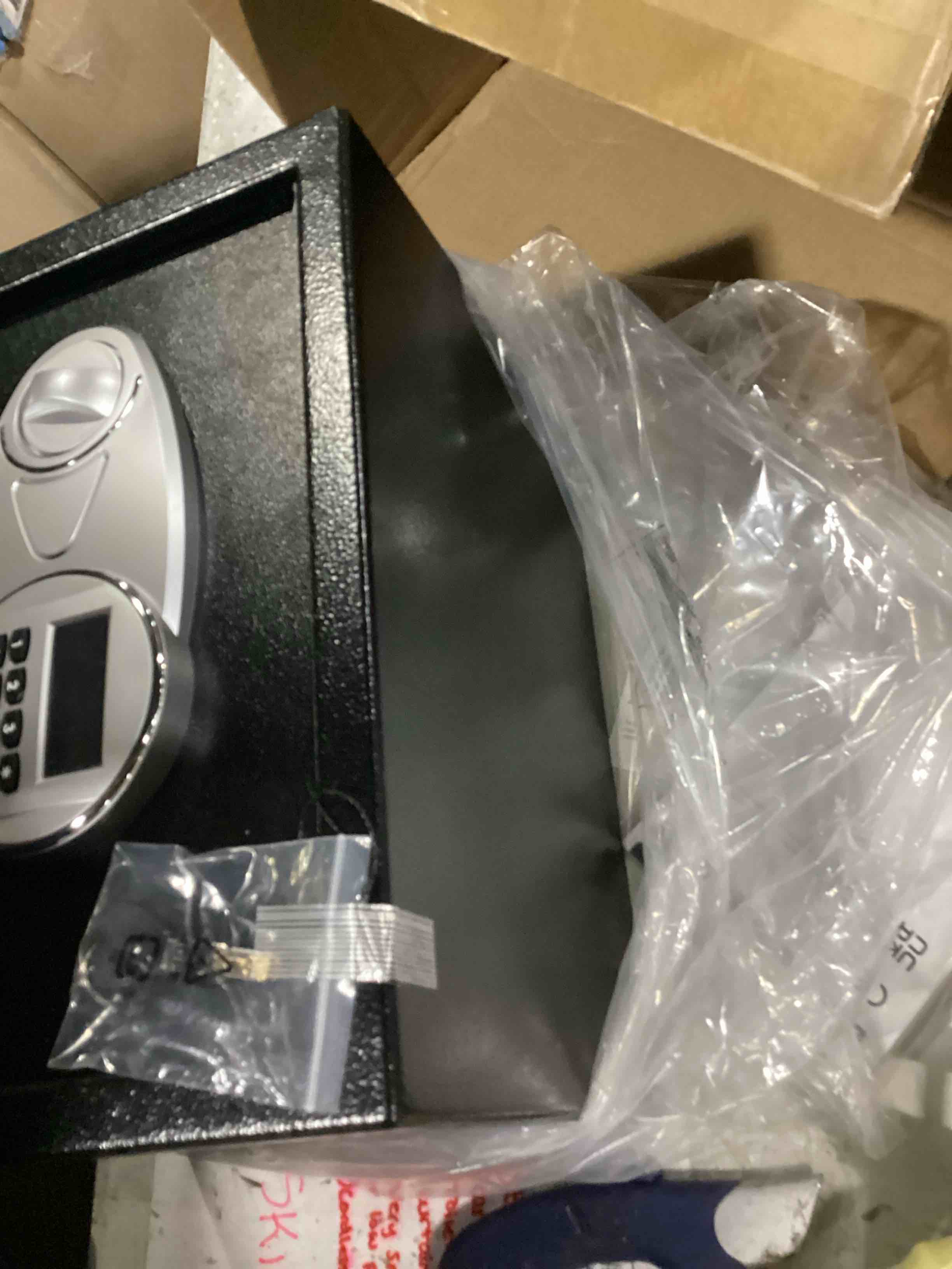https://s3.amazonaws.com/lotting-images-prod/bidfta/BLU5878656_1718815803890.jpeg