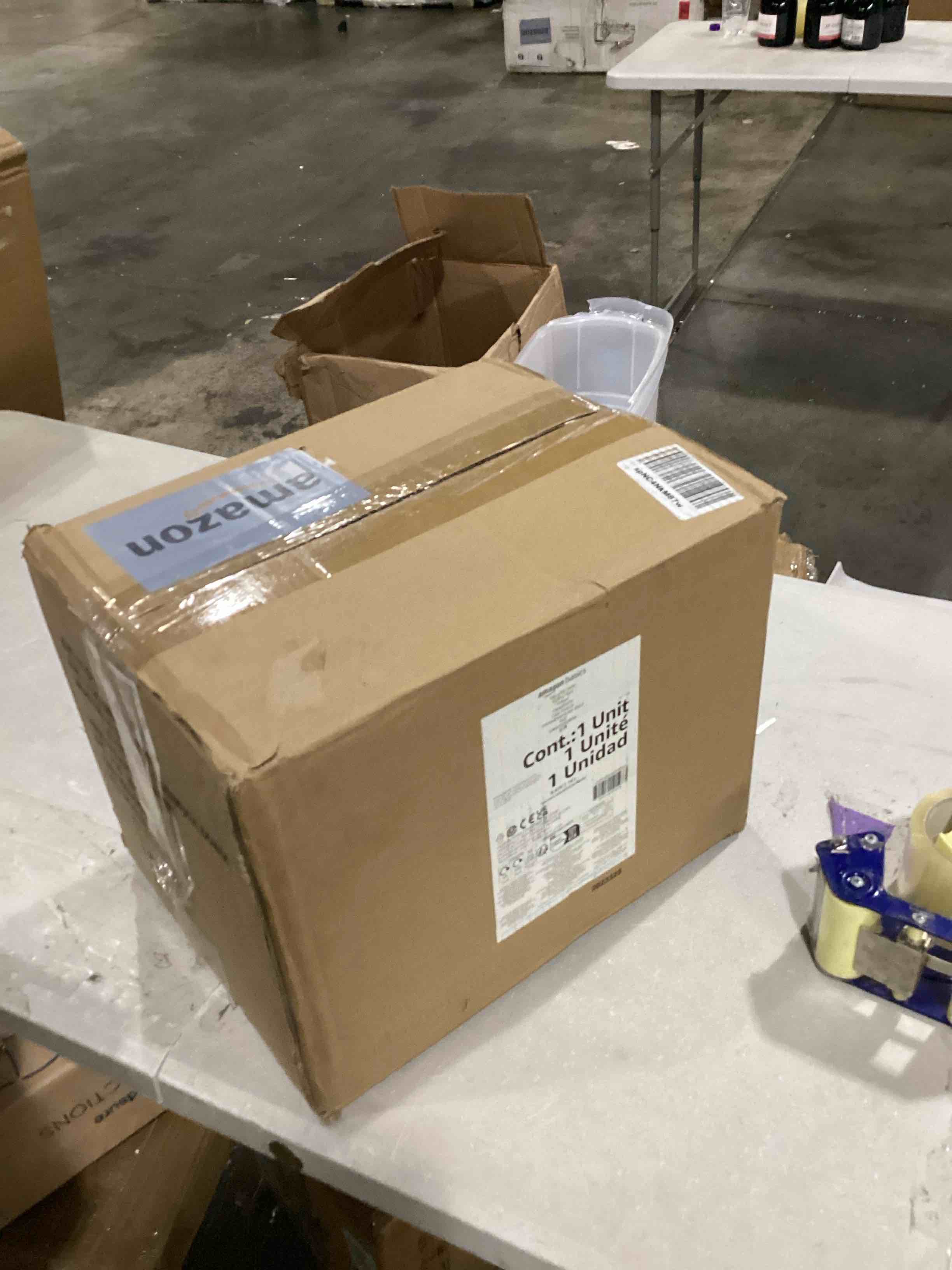 https://s3.amazonaws.com/lotting-images-prod/bidfta/BLU5878656_1718815871702.jpeg