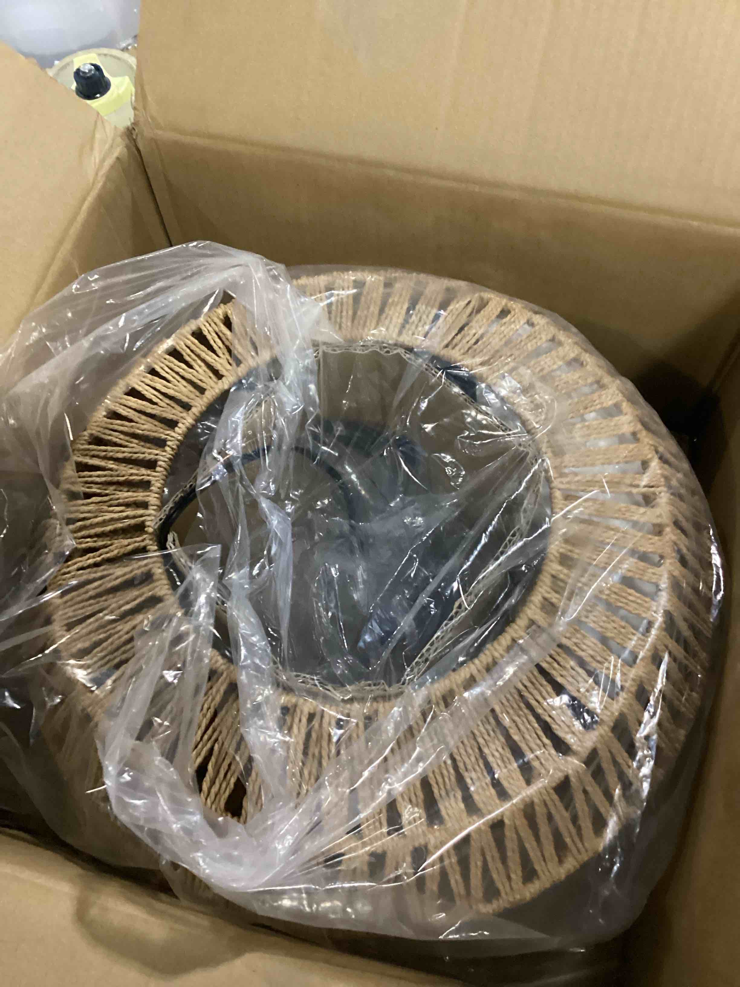 https://s3.amazonaws.com/lotting-images-prod/bidfta/BLU5878671_1718818451808.jpeg