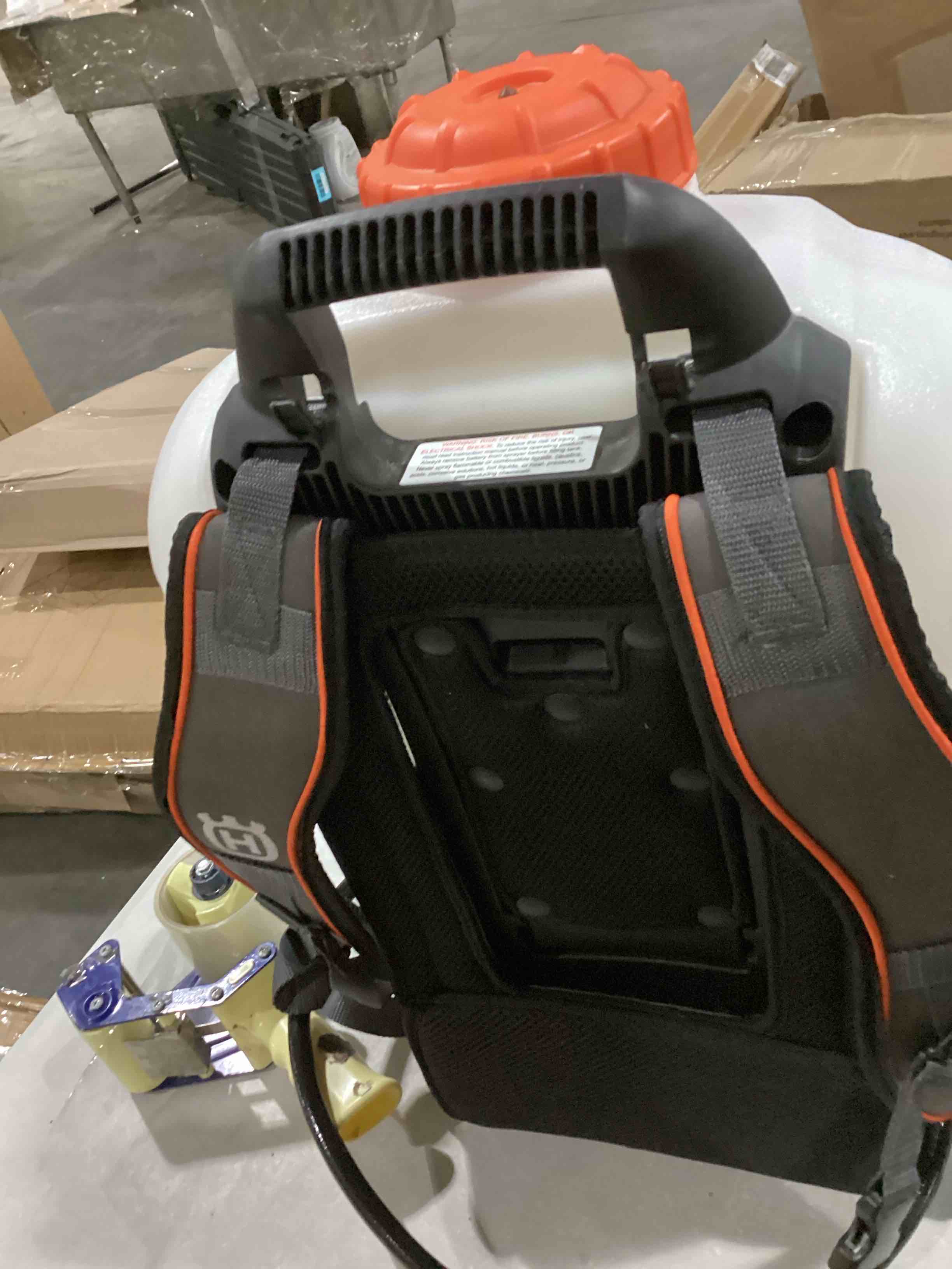 https://s3.amazonaws.com/lotting-images-prod/bidfta/BLU5878705_1718882552264.jpeg