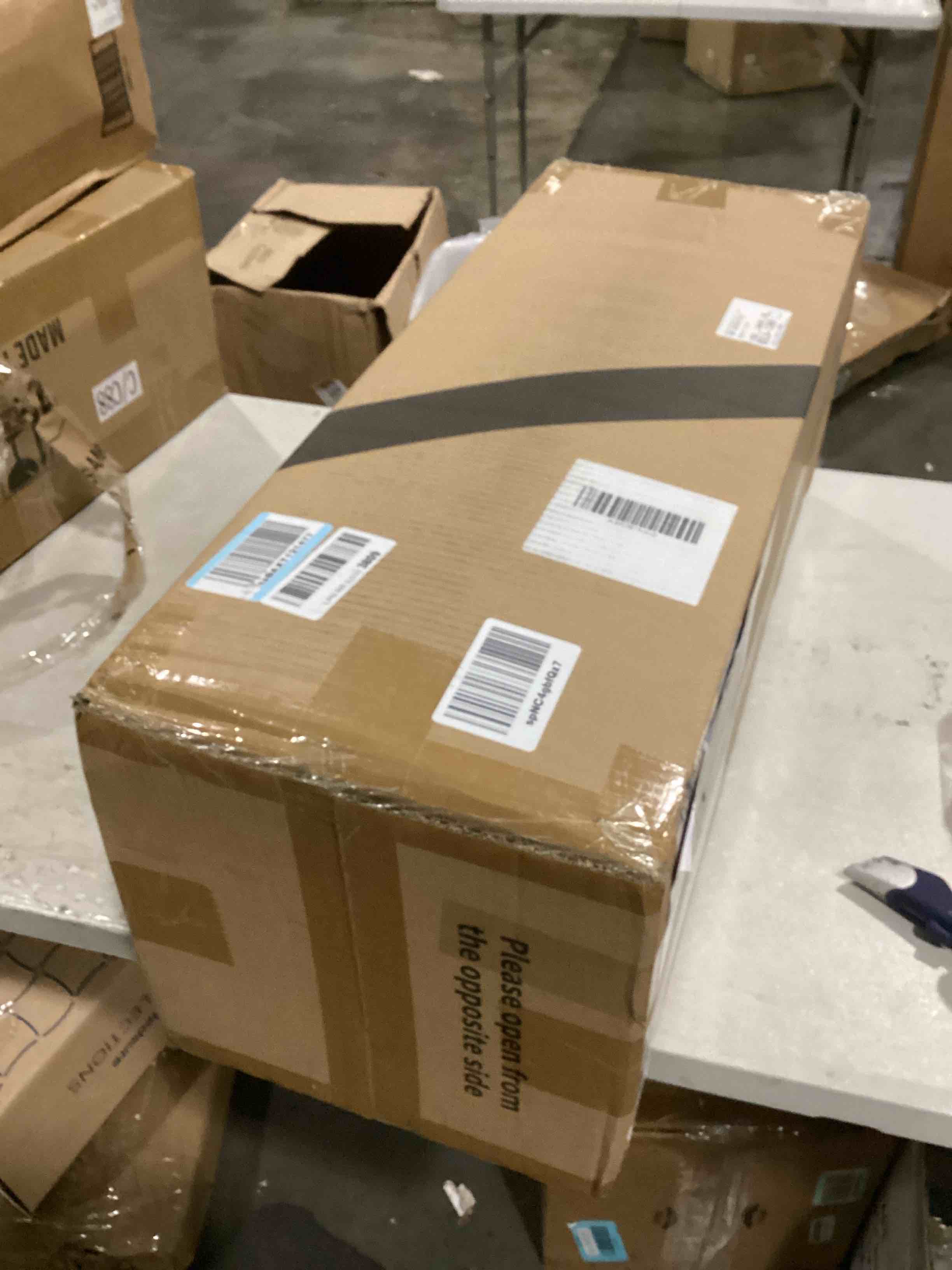 https://s3.amazonaws.com/lotting-images-prod/bidfta/BLU5878739_1718887634232.jpeg