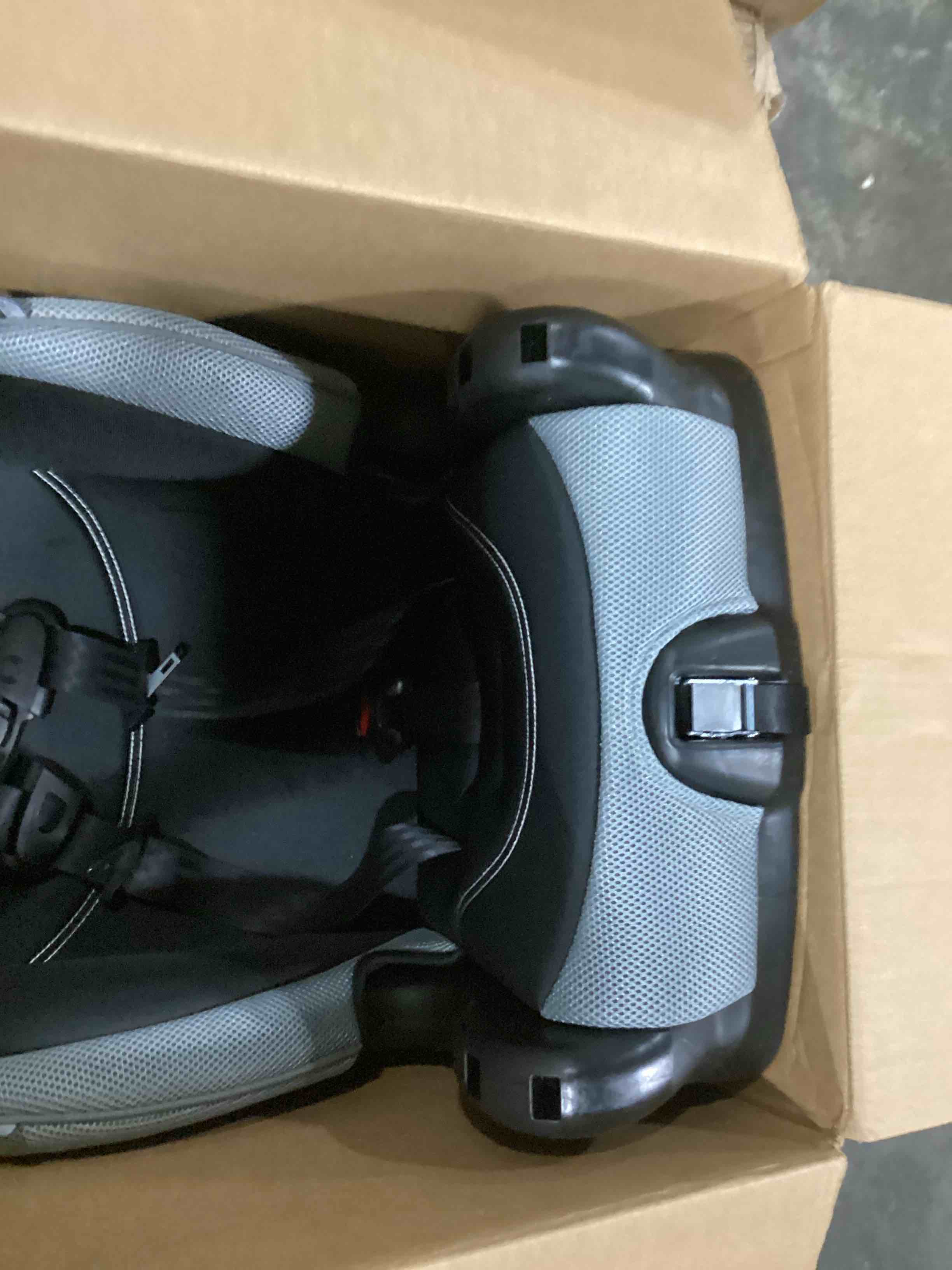 https://s3.amazonaws.com/lotting-images-prod/bidfta/BLU5878888_1718967790905.jpeg