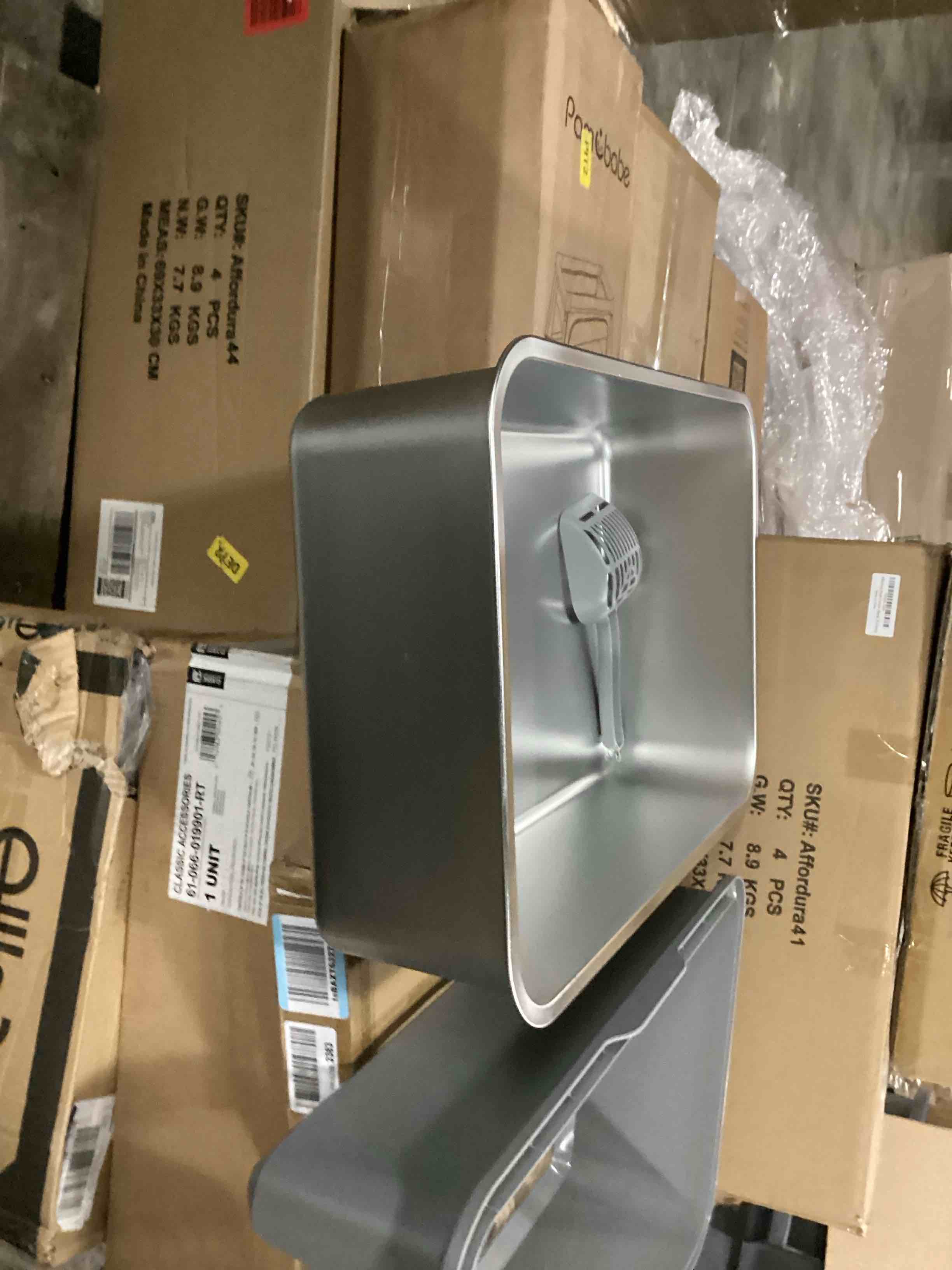 https://s3.amazonaws.com/lotting-images-prod/bidfta/BLU5878925_1718973933008.jpeg