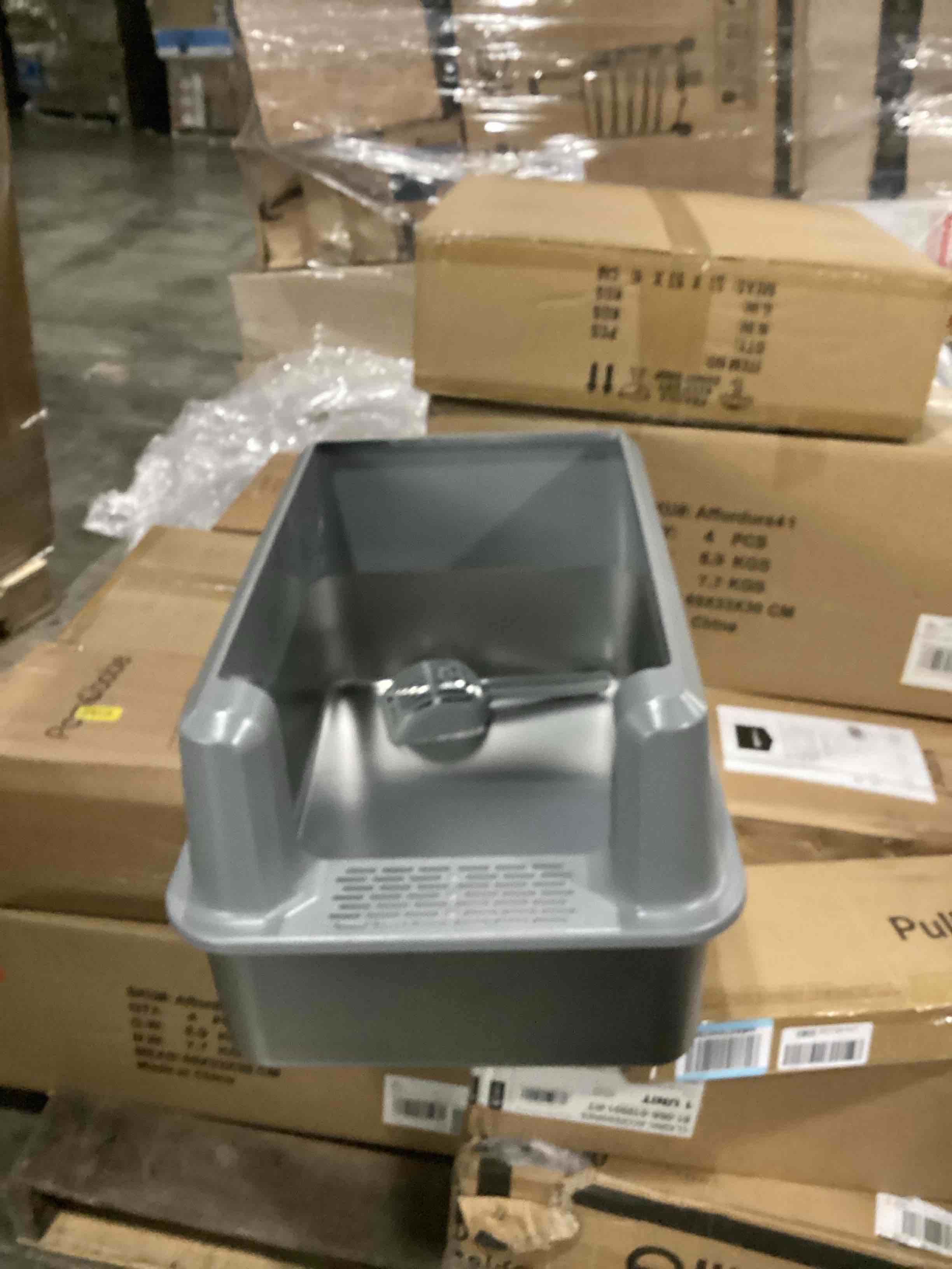 https://s3.amazonaws.com/lotting-images-prod/bidfta/BLU5878925_1718973946197.jpeg