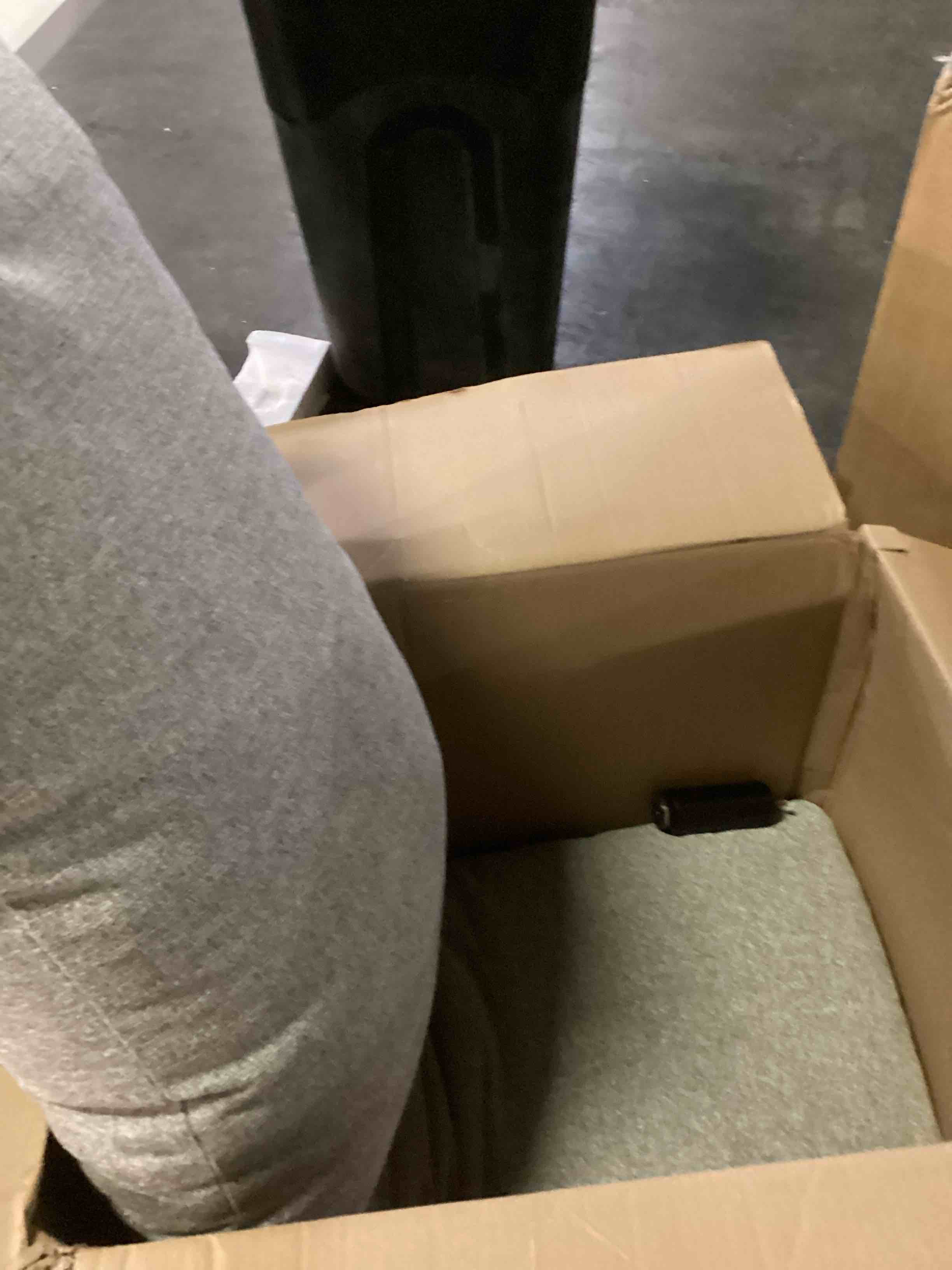https://s3.amazonaws.com/lotting-images-prod/bidfta/BLU5879082_1718989248609.jpeg