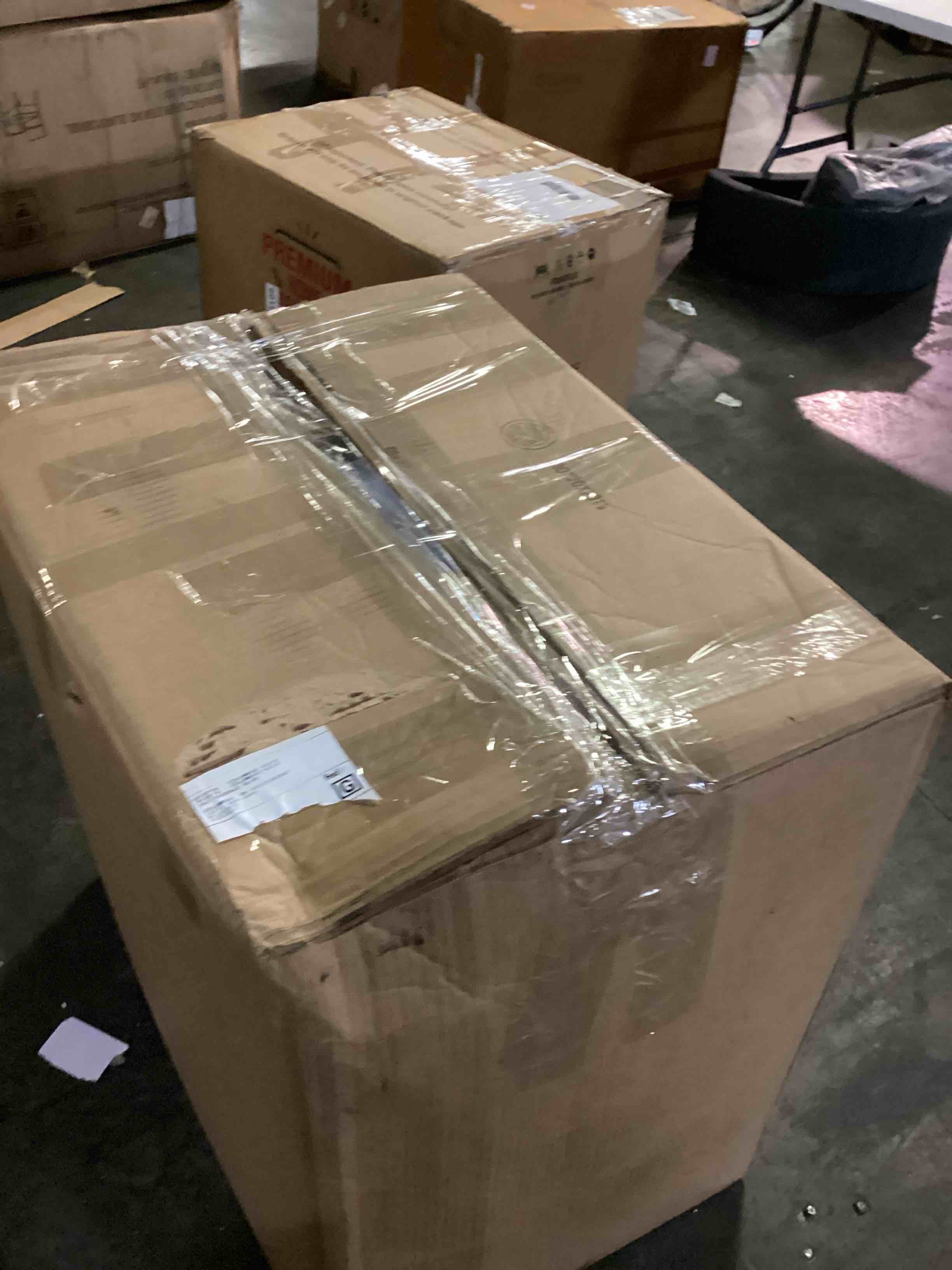 https://s3.amazonaws.com/lotting-images-prod/bidfta/BLU5879098_1719230157870.jpeg