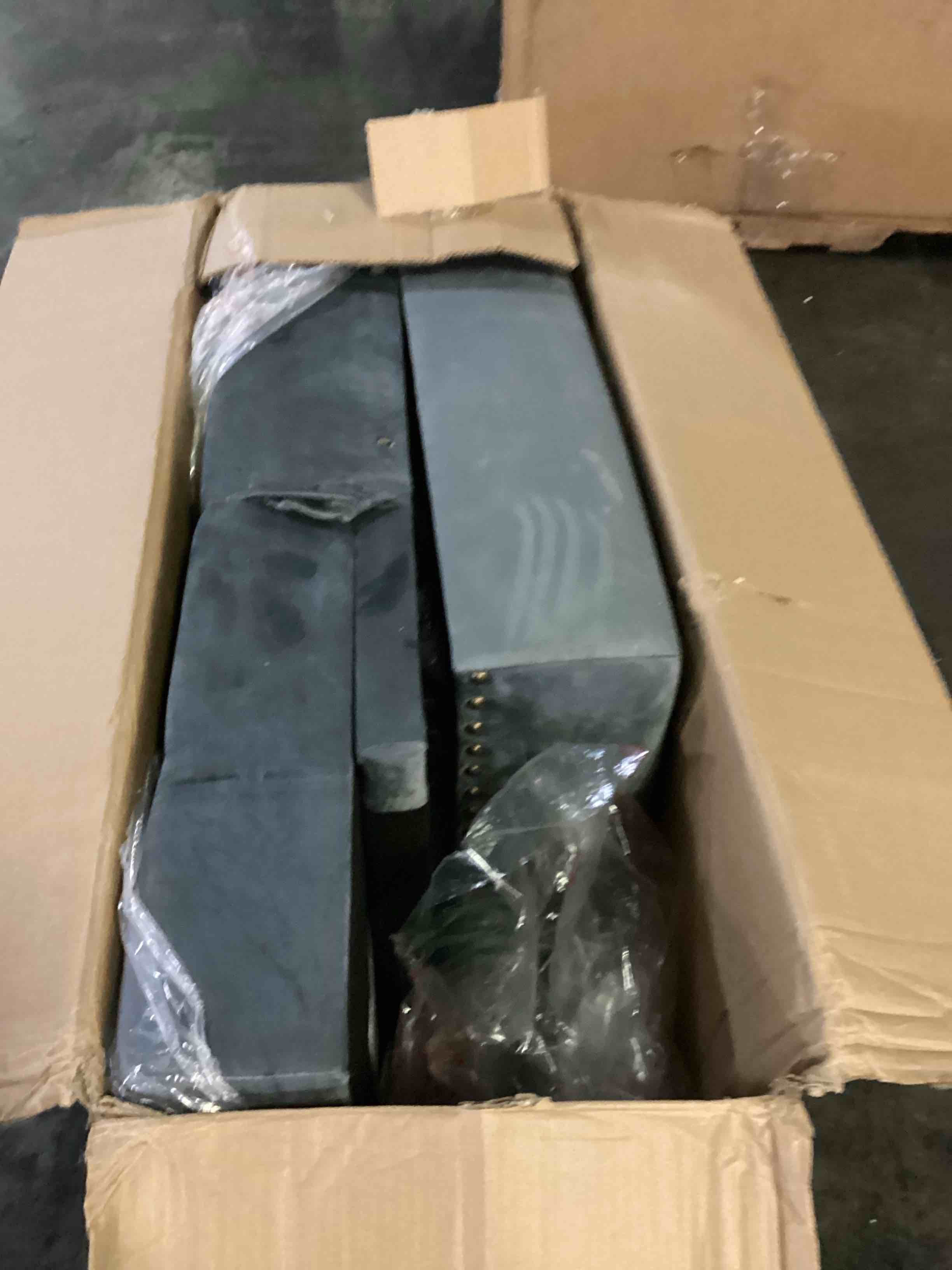 https://s3.amazonaws.com/lotting-images-prod/bidfta/BLU5879119_1719247820961.jpeg
