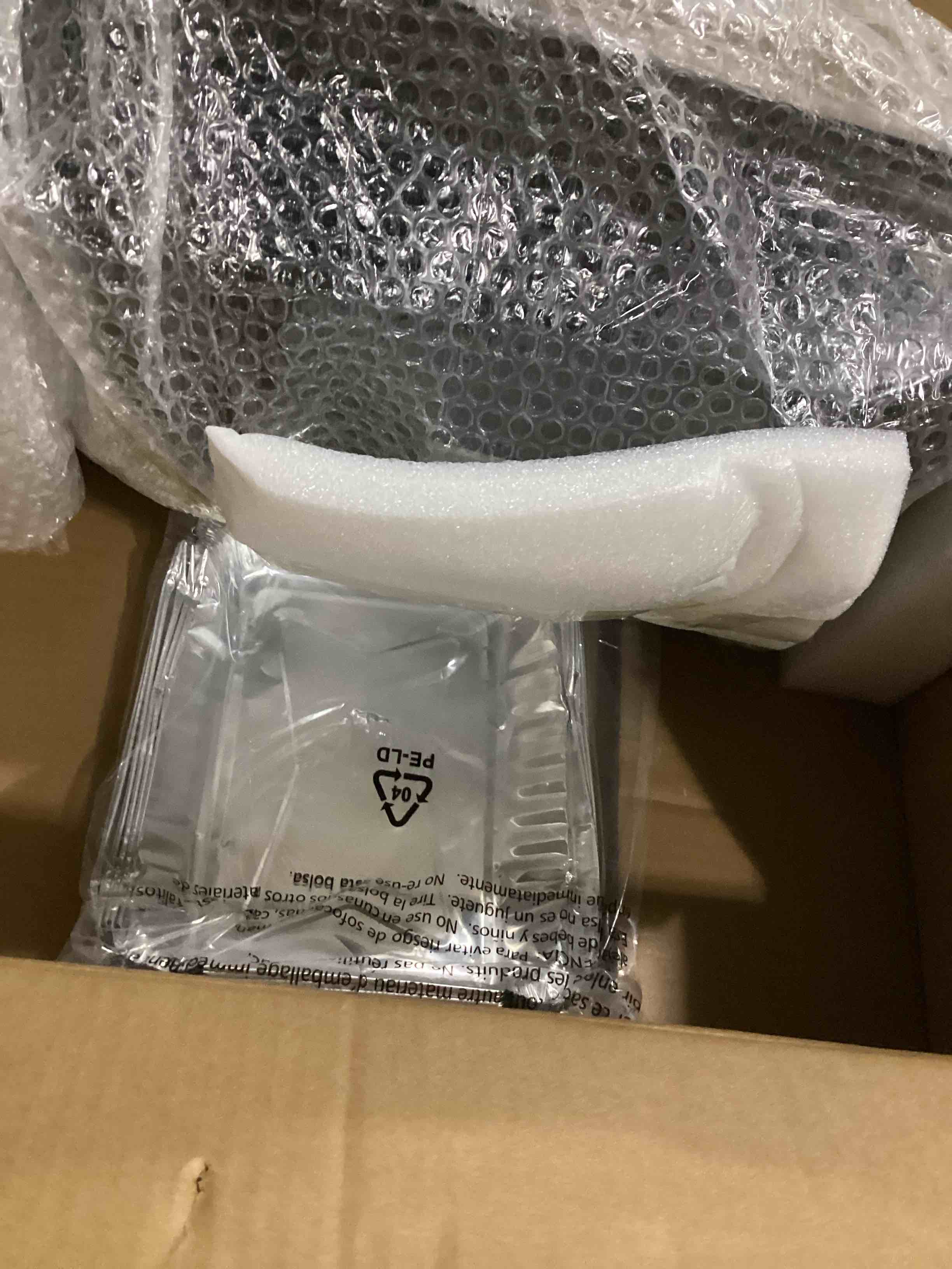 https://s3.amazonaws.com/lotting-images-prod/bidfta/BLU5879627_1724427013500.jpeg