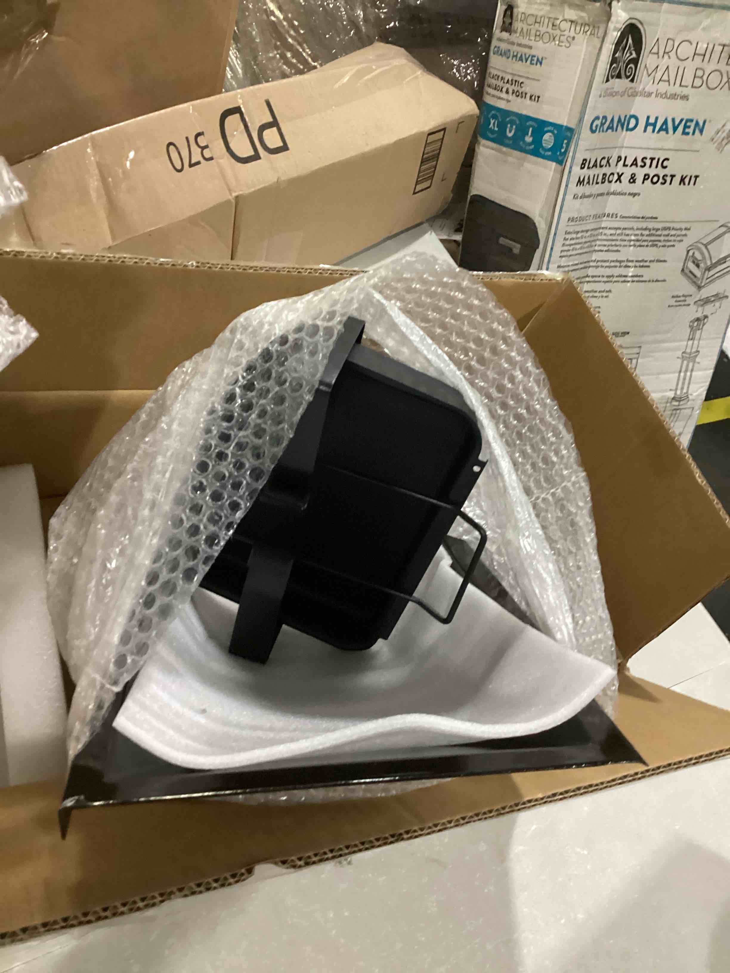 https://s3.amazonaws.com/lotting-images-prod/bidfta/BLU5879627_1724427032598.jpeg