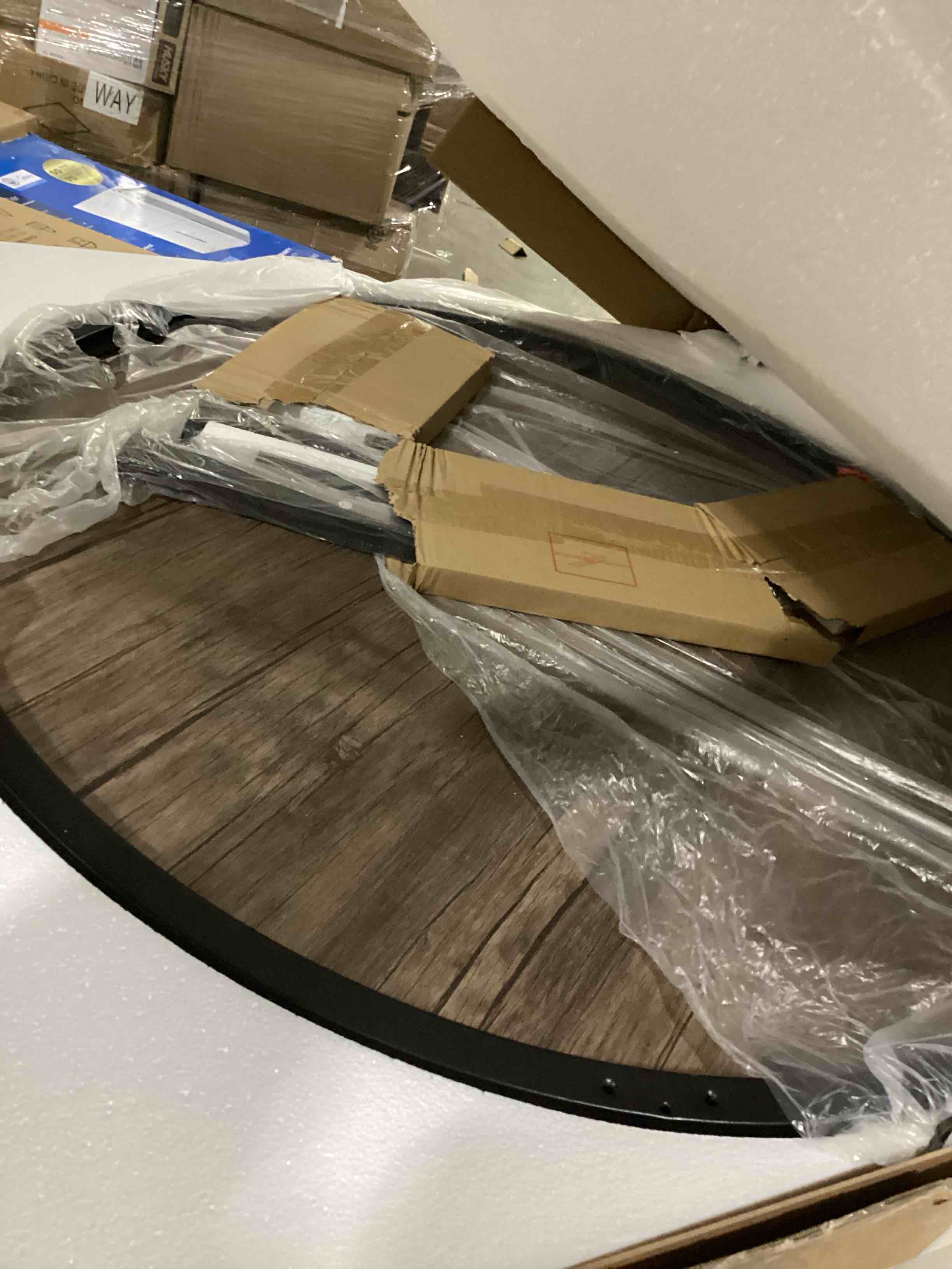 https://s3.amazonaws.com/lotting-images-prod/bidfta/BLU5880145_1724930337330.jpeg