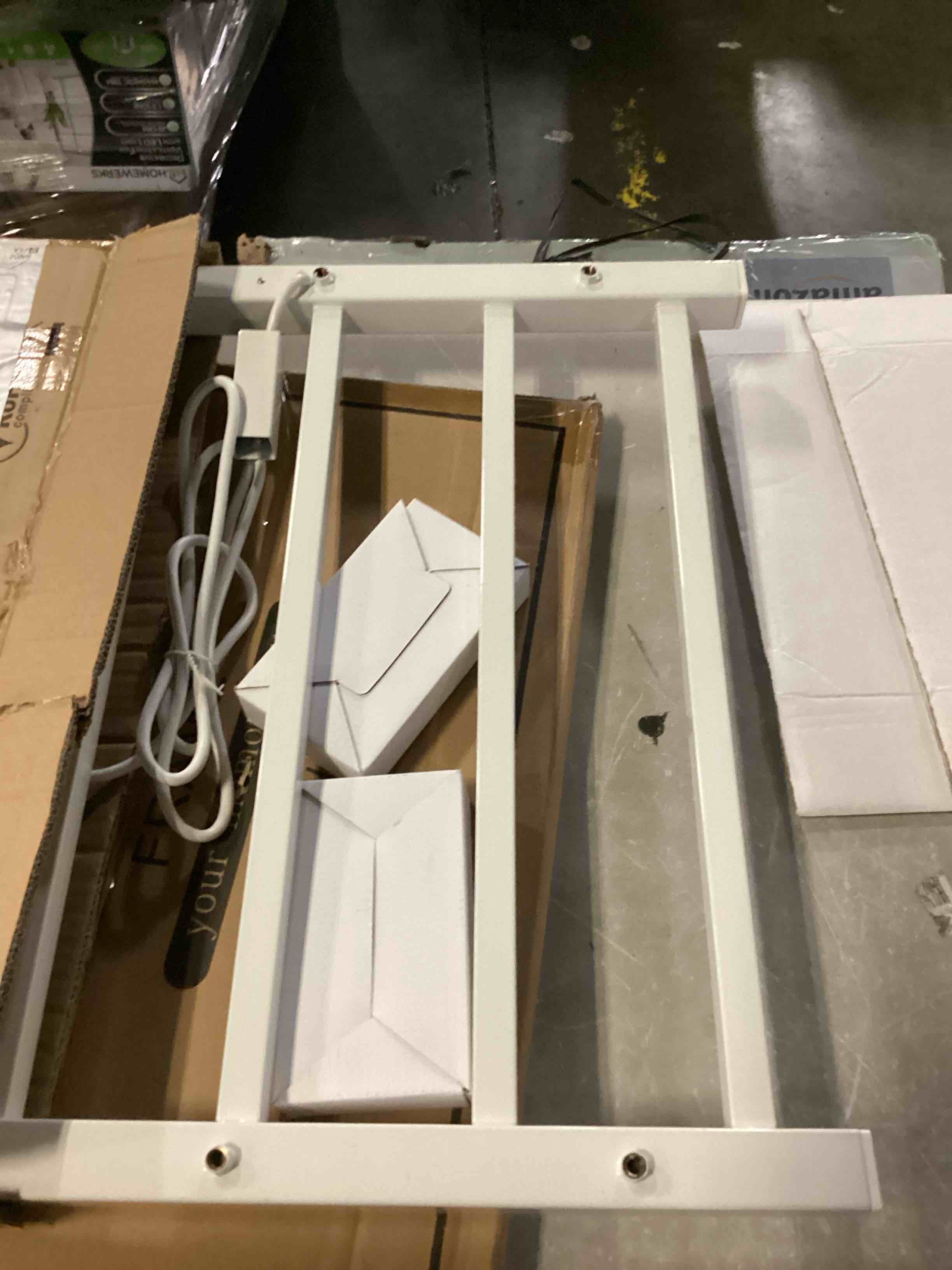 https://s3.amazonaws.com/lotting-images-prod/bidfta/BLU5881925_1719230634947.jpeg