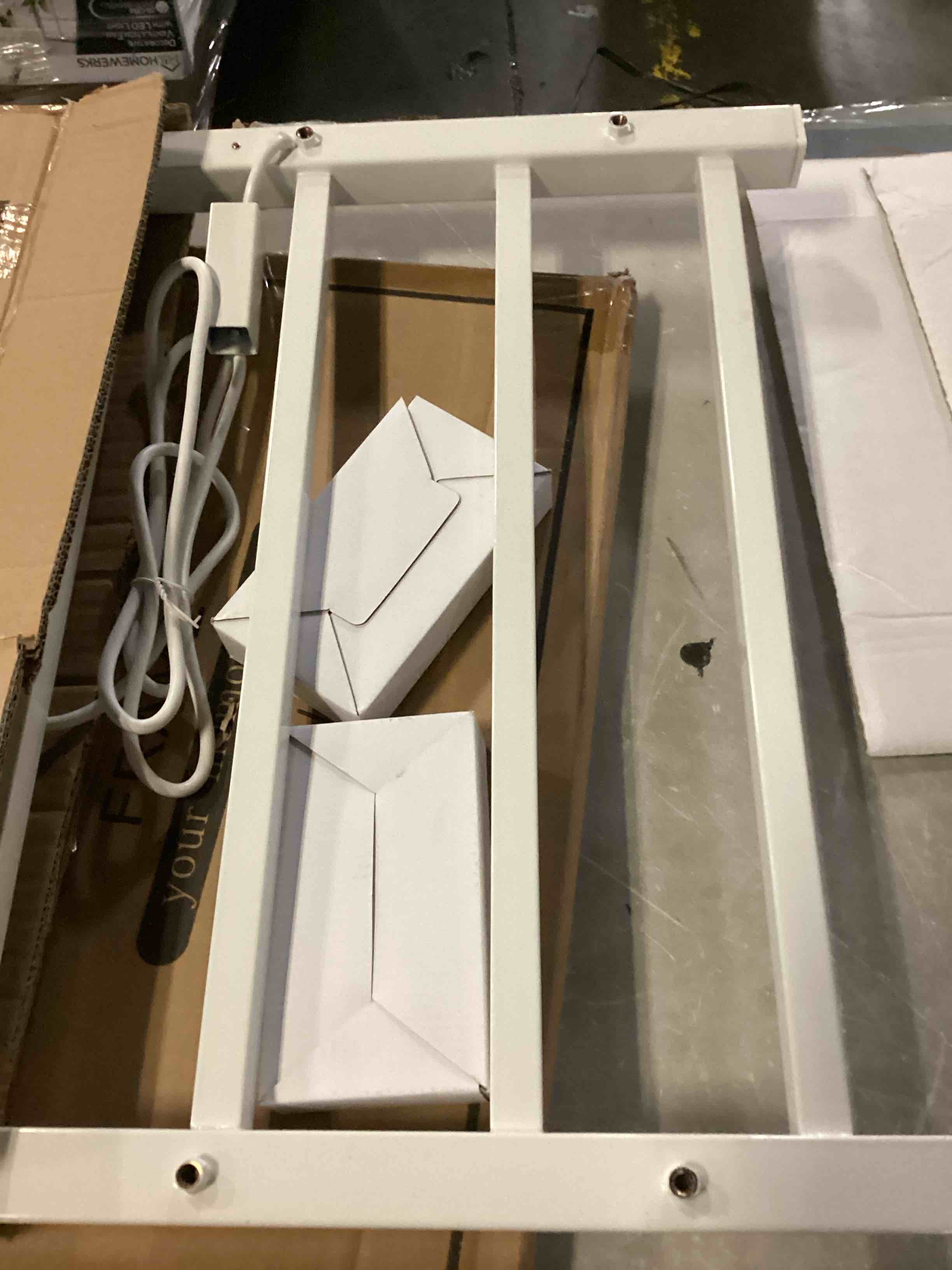 https://s3.amazonaws.com/lotting-images-prod/bidfta/BLU5881925_1719230636405.jpeg
