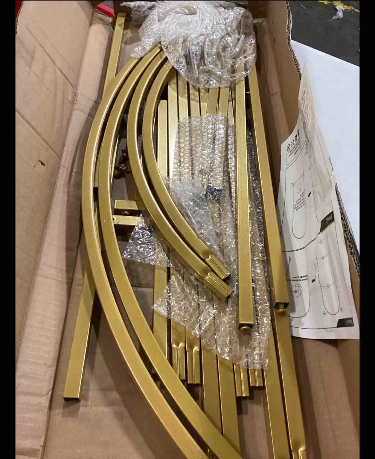https://s3.amazonaws.com/lotting-images-prod/bidfta/BLU5882540_1720632138952.jpeg