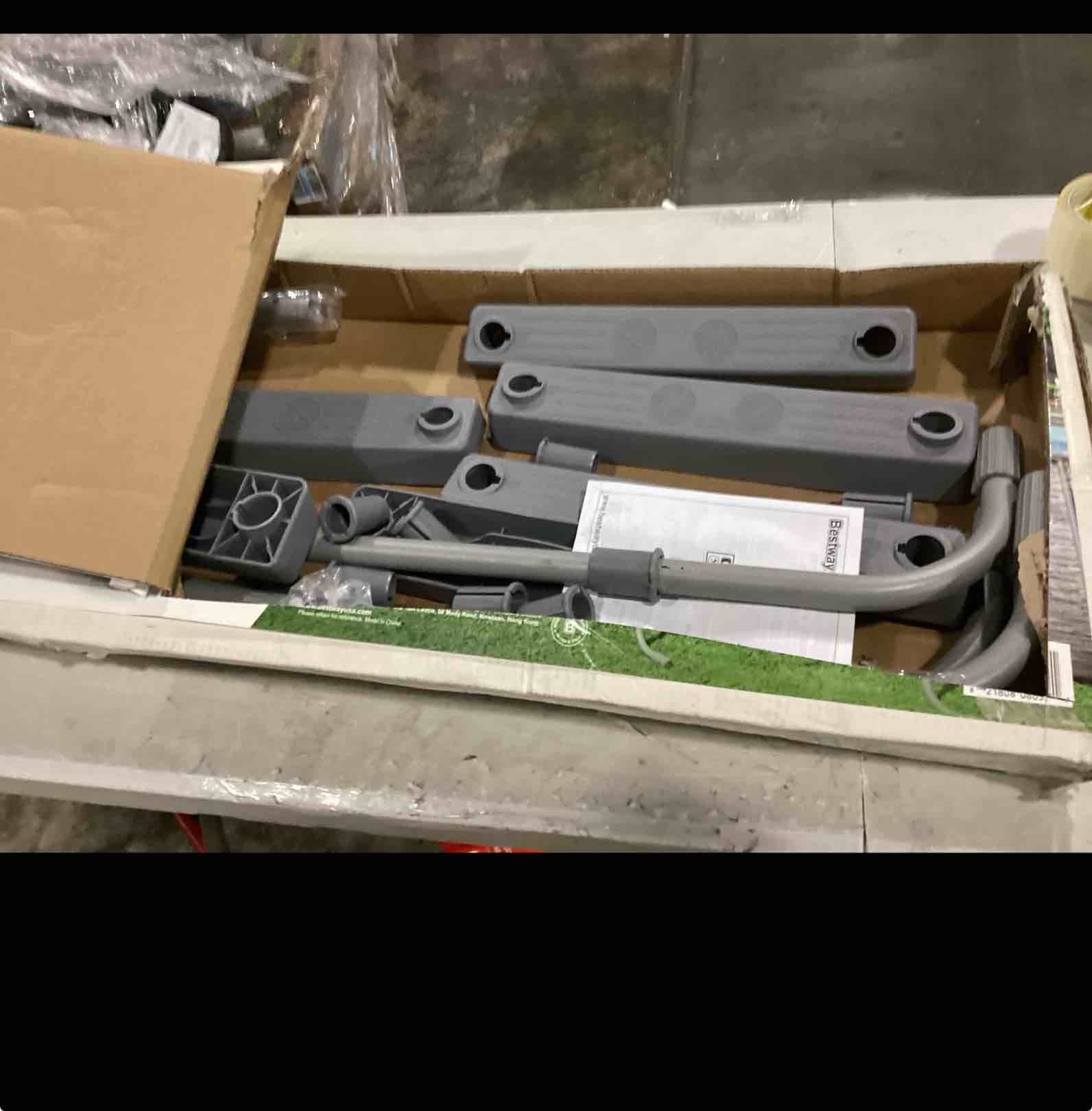 https://s3.amazonaws.com/lotting-images-prod/bidfta/BLU5882685_1721406490570.jpeg