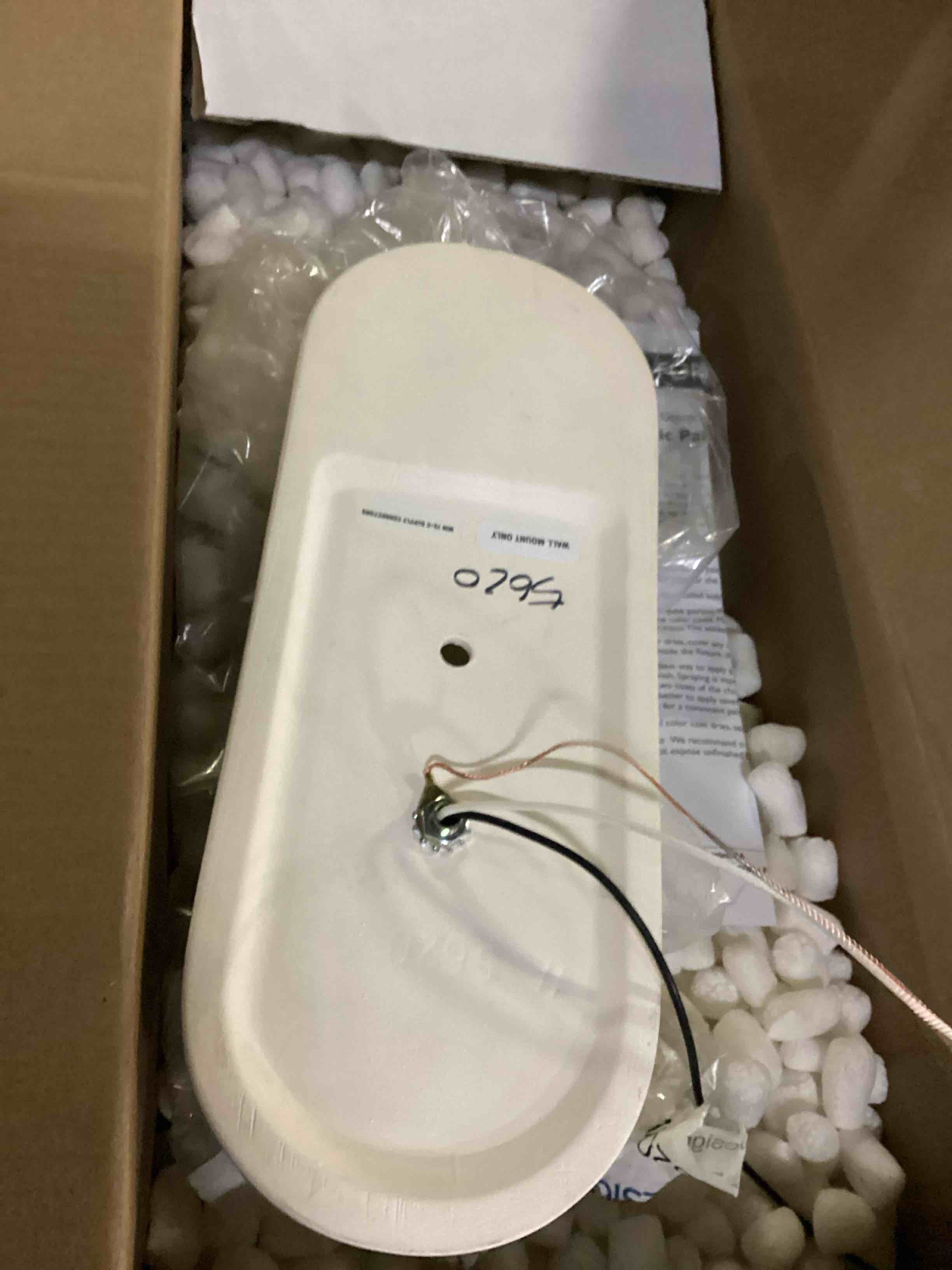 https://s3.amazonaws.com/lotting-images-prod/bidfta/BLU5883472_1718990114613.jpeg