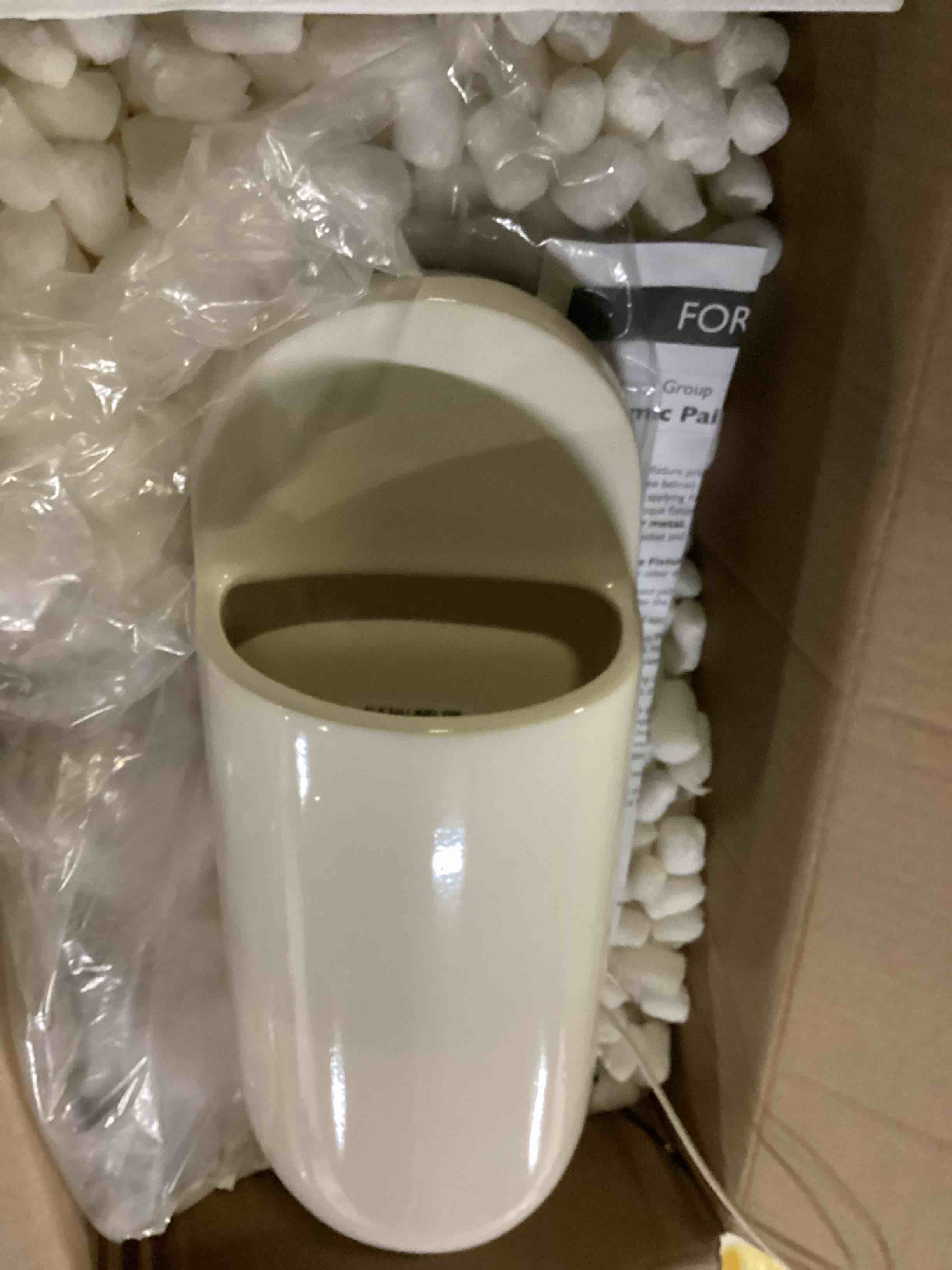 https://s3.amazonaws.com/lotting-images-prod/bidfta/BLU5883472_1718990121761.jpeg