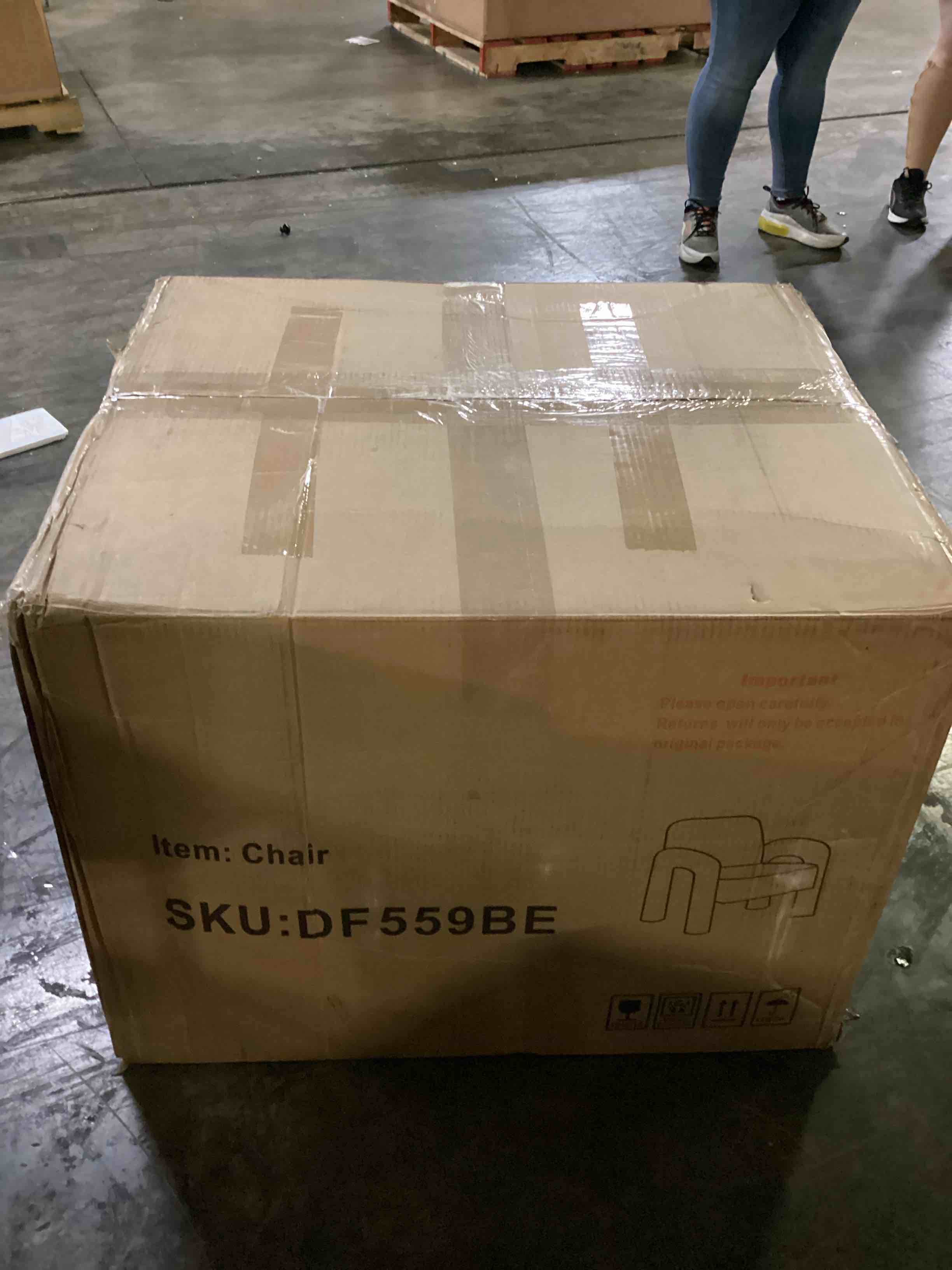 https://s3.amazonaws.com/lotting-images-prod/bidfta/BLU5883486_1719228763973.jpeg