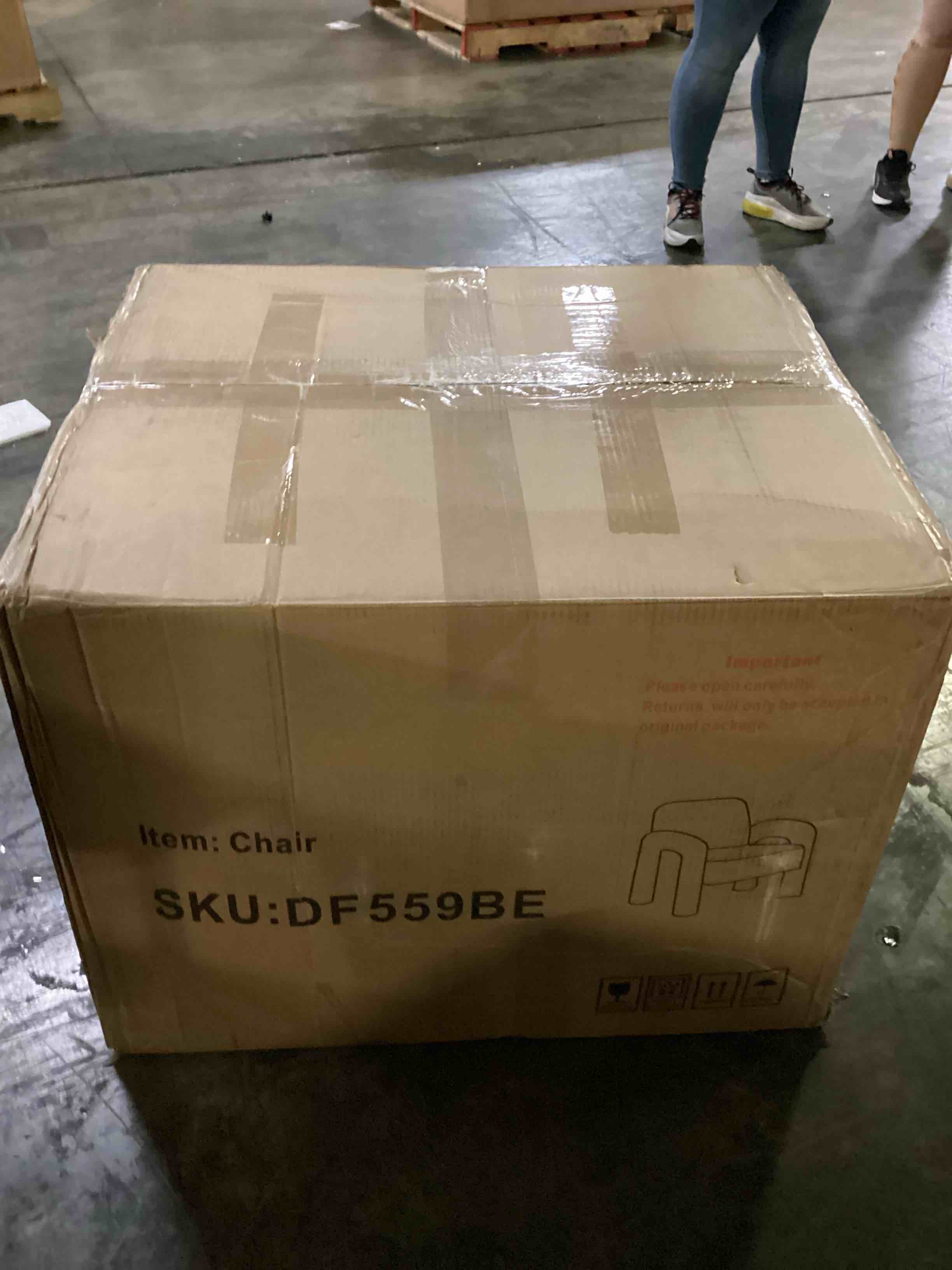 https://s3.amazonaws.com/lotting-images-prod/bidfta/BLU5883486_1719228764783.jpeg