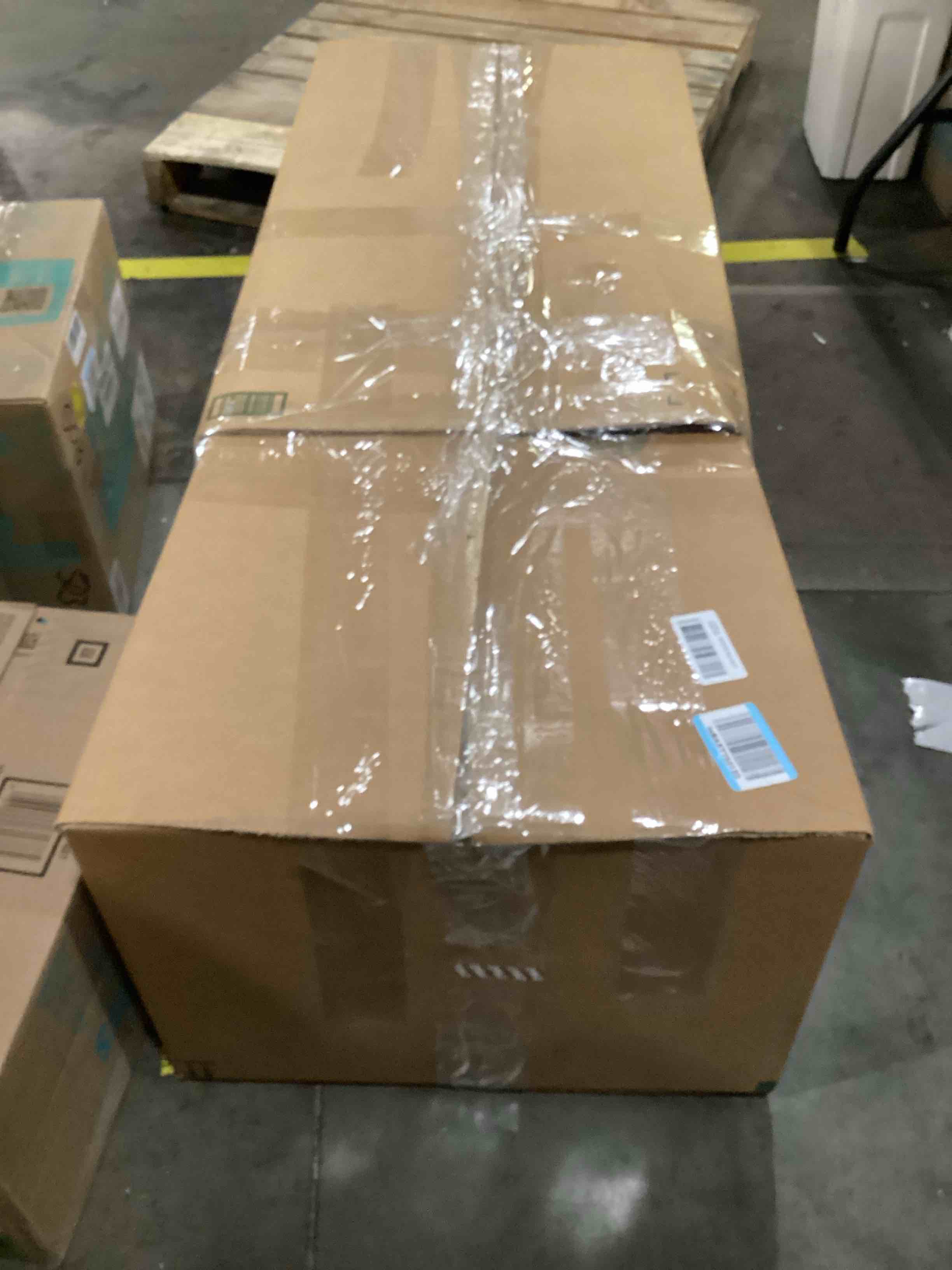 https://s3.amazonaws.com/lotting-images-prod/bidfta/BLU5884136_1724176717247.jpeg