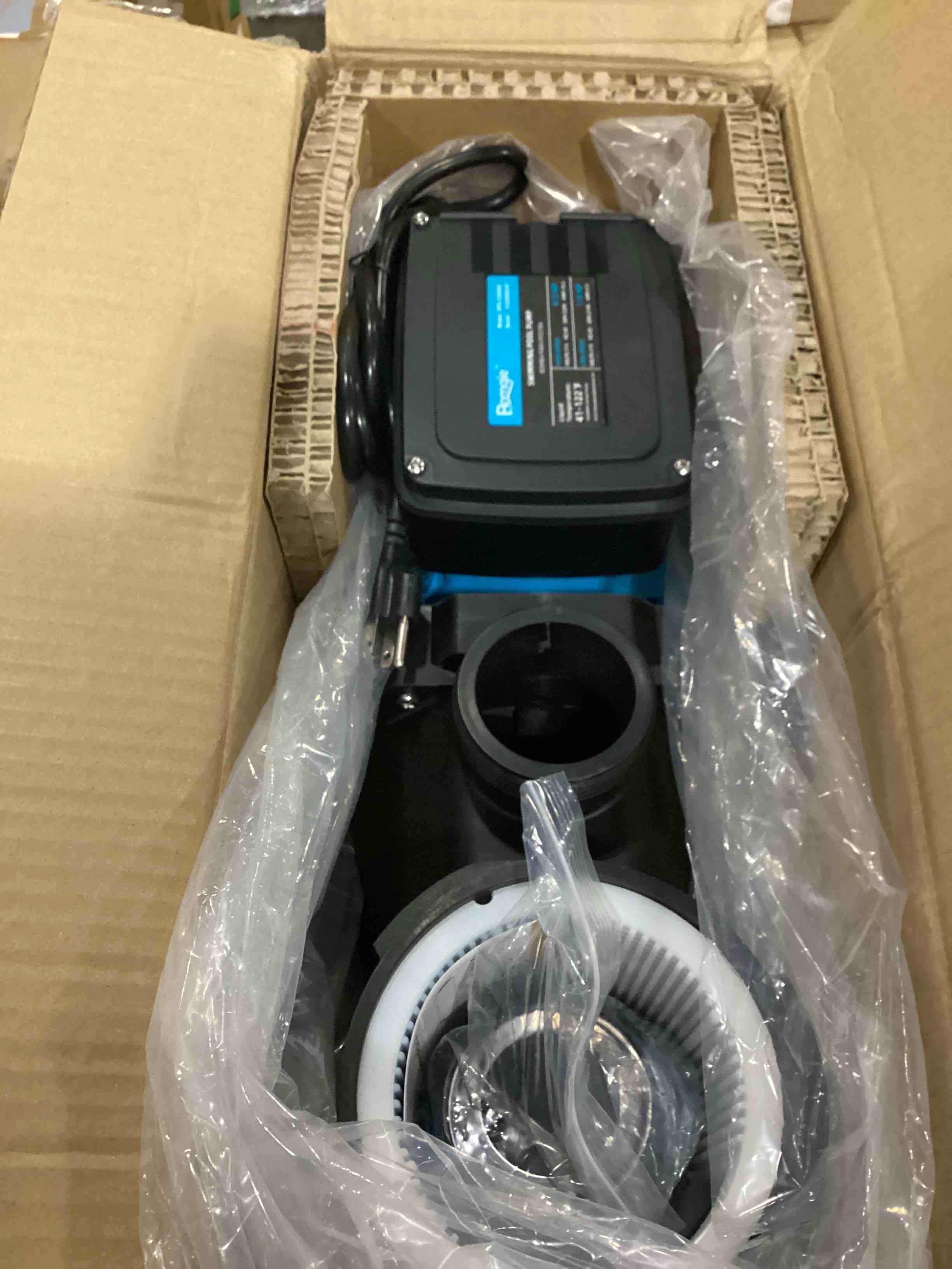 https://s3.amazonaws.com/lotting-images-prod/bidfta/BLU5884713_1724937985297.jpeg