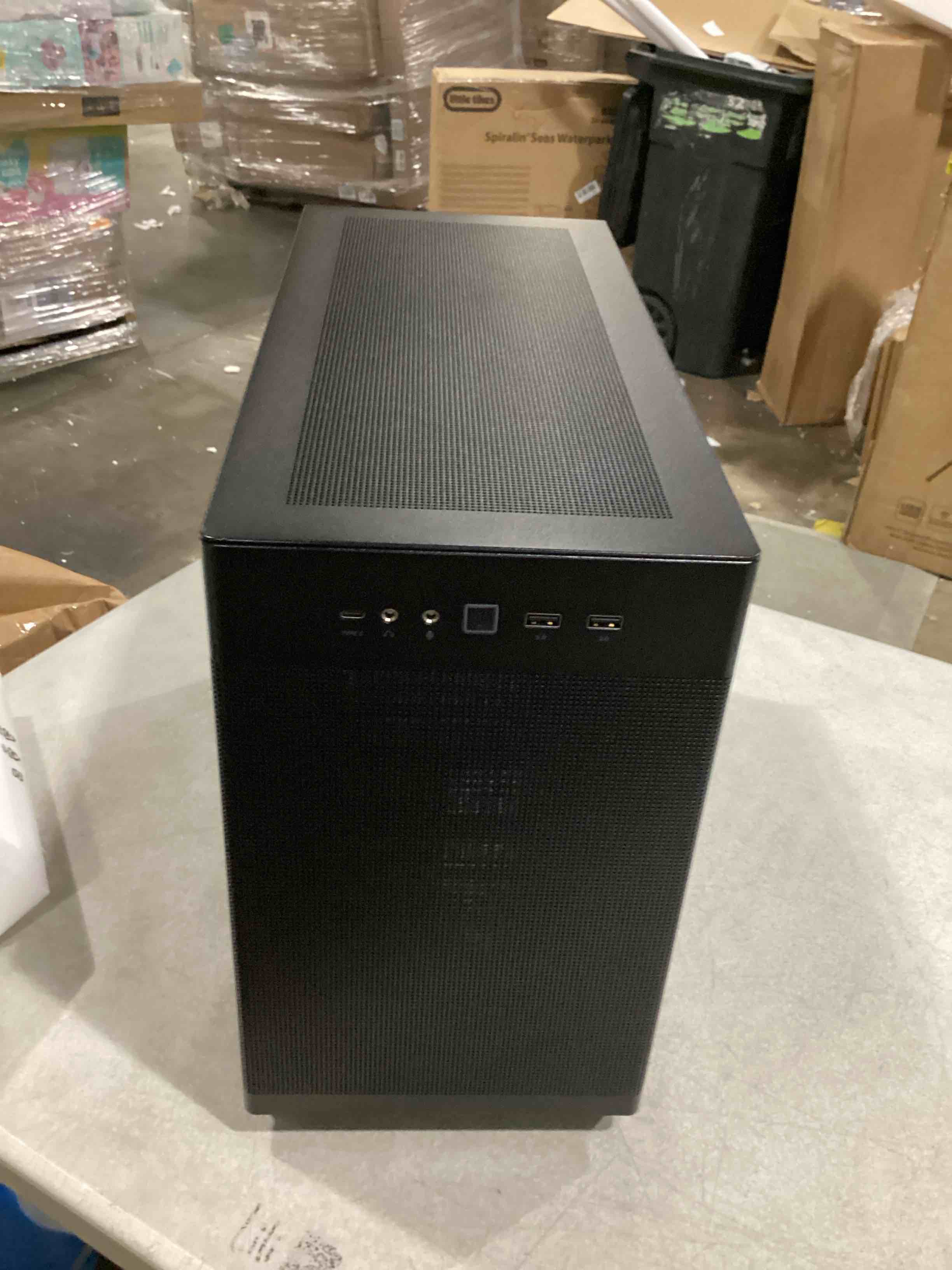 https://s3.amazonaws.com/lotting-images-prod/bidfta/BLU5884733_1724942742470.jpeg