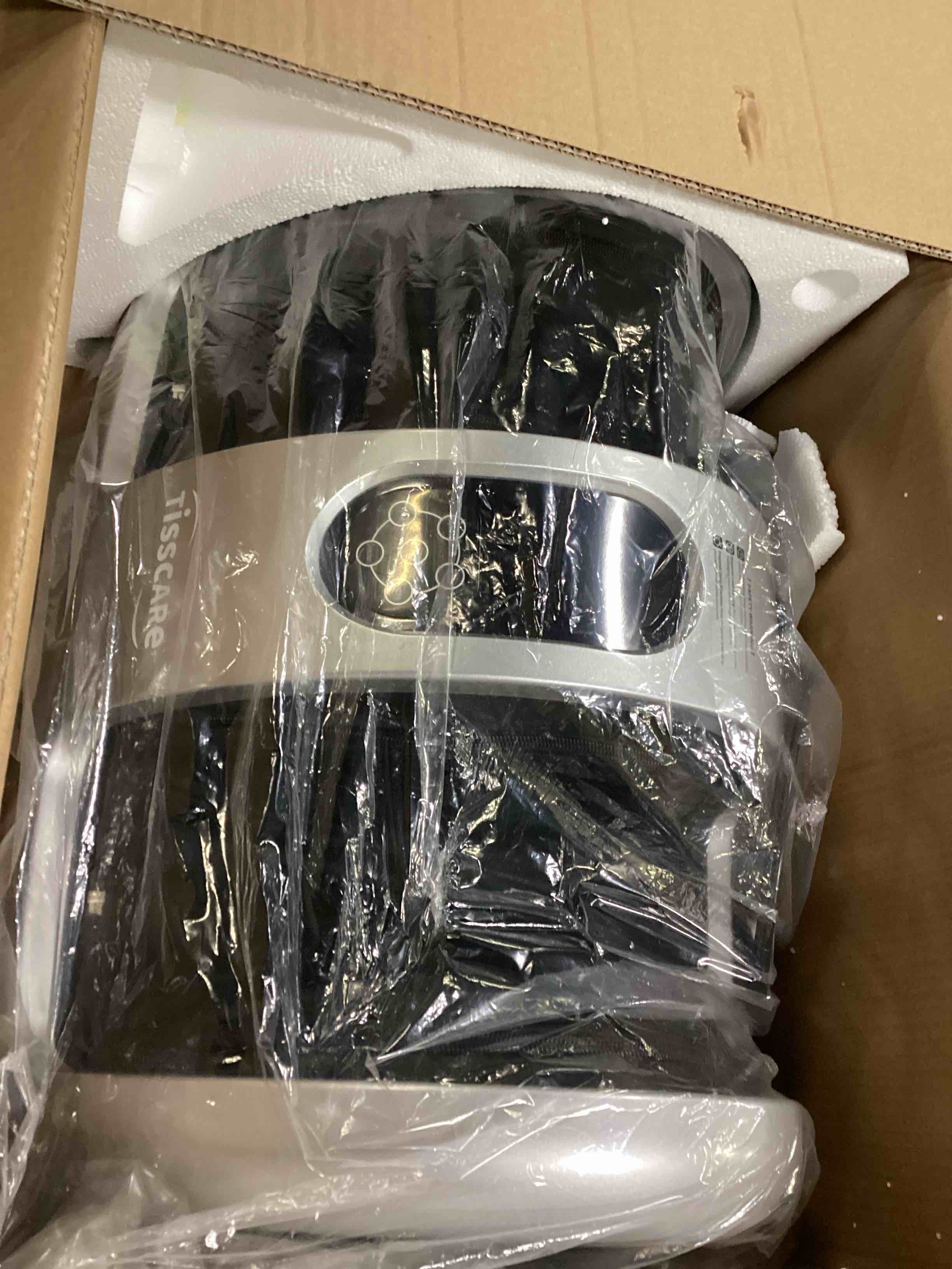 https://s3.amazonaws.com/lotting-images-prod/bidfta/BLU5884991_1718718803566.jpeg