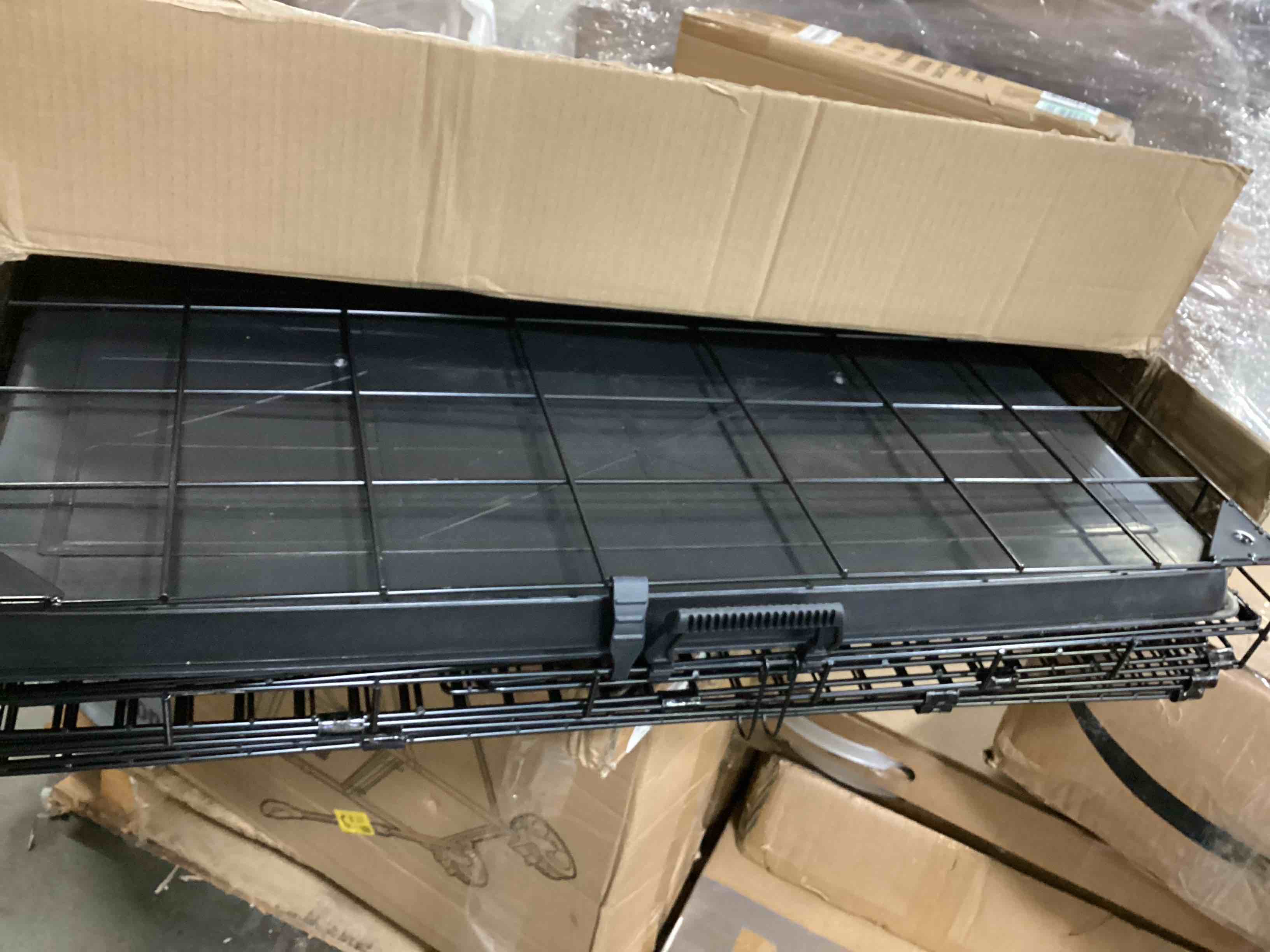 https://s3.amazonaws.com/lotting-images-prod/bidfta/BLU5885110_1718801869125.jpeg