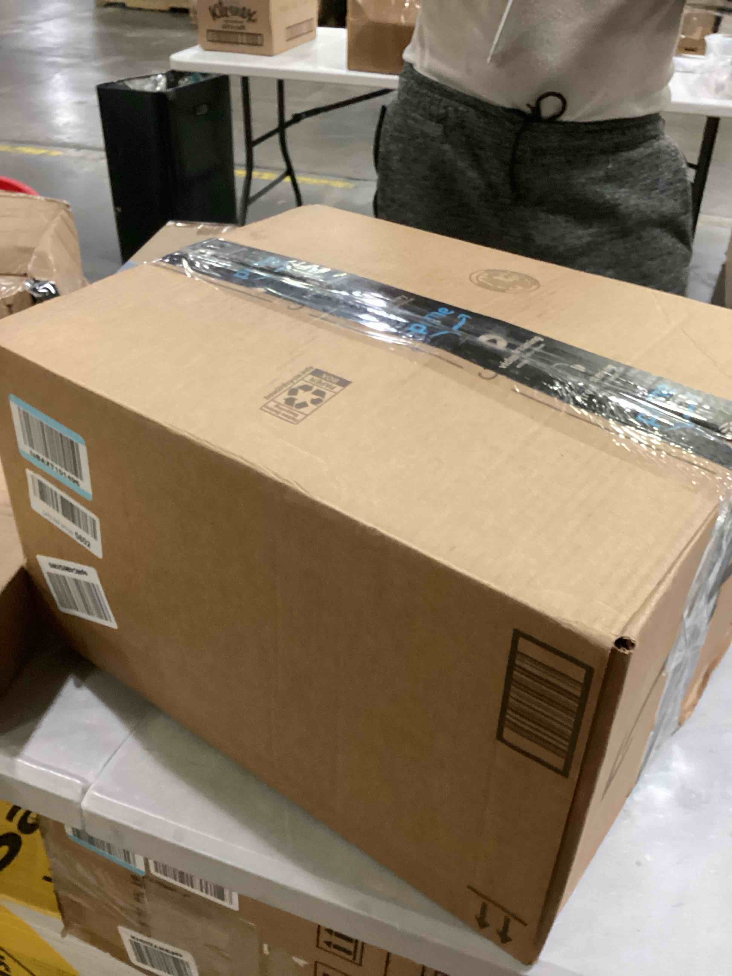 https://s3.amazonaws.com/lotting-images-prod/bidfta/BLU5885420_1718983051980.jpeg