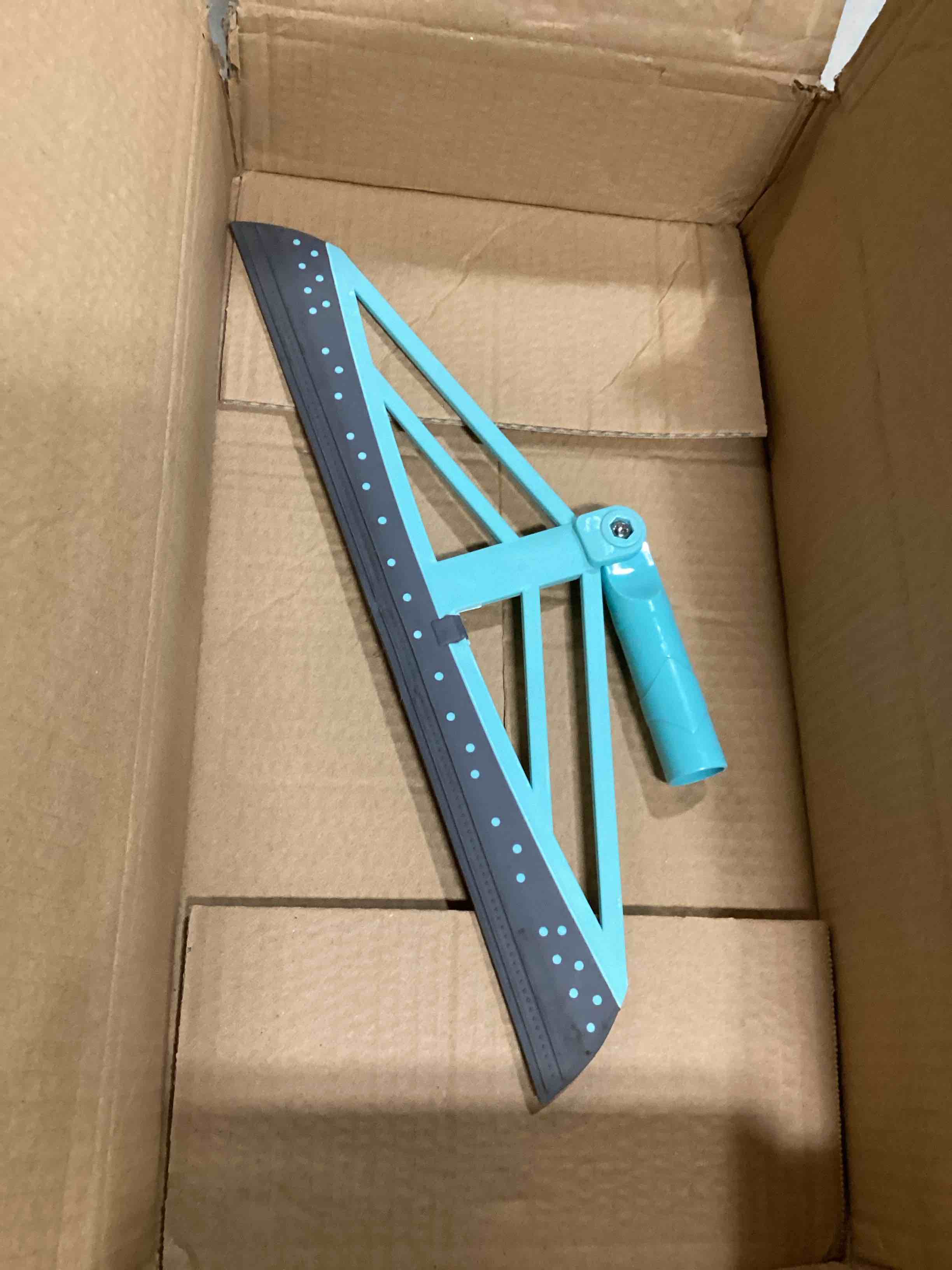 https://s3.amazonaws.com/lotting-images-prod/bidfta/BLU5885686_1719256676875.jpeg