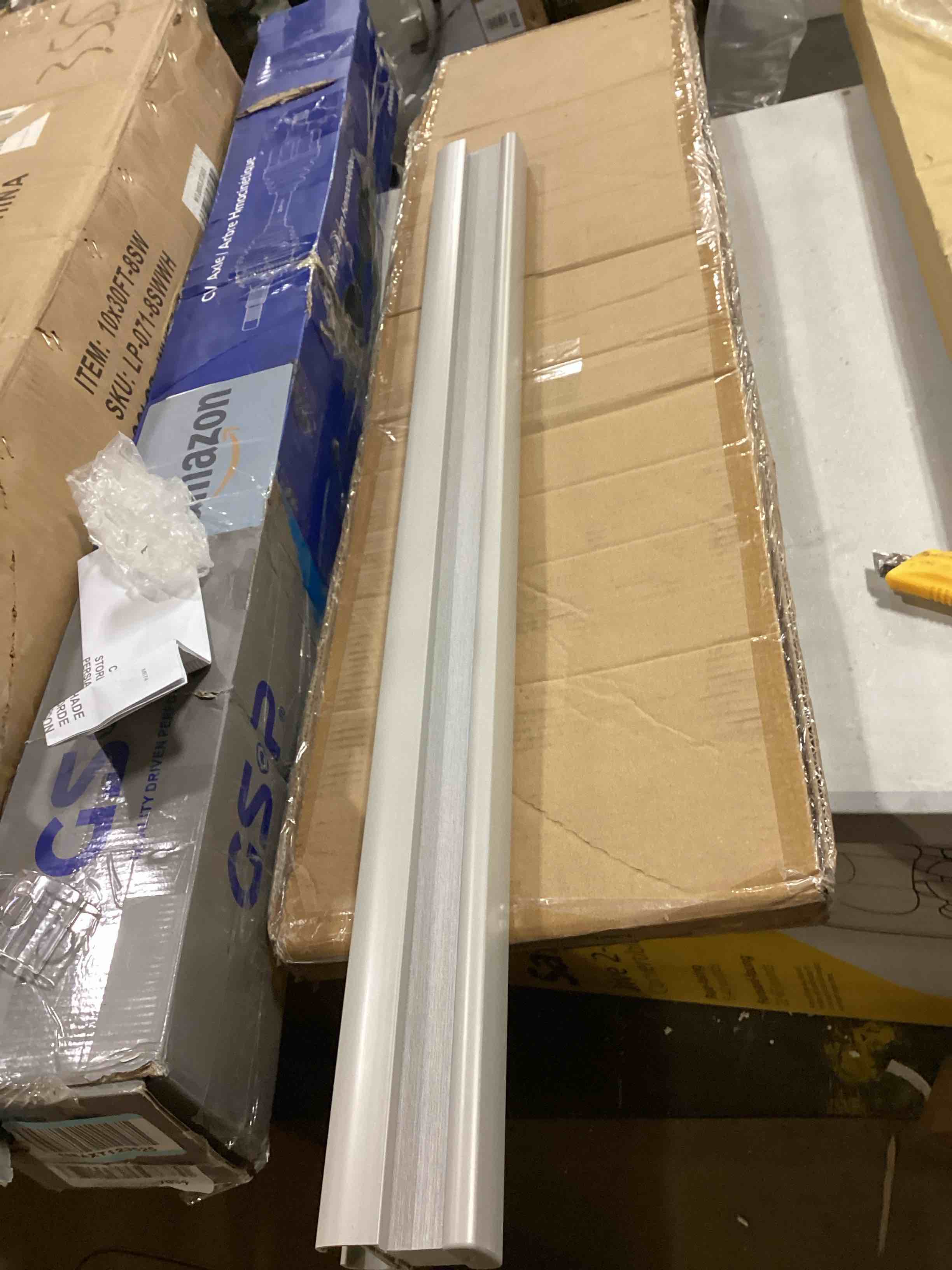 https://s3.amazonaws.com/lotting-images-prod/bidfta/BLU5886192_1719841075978.jpeg
