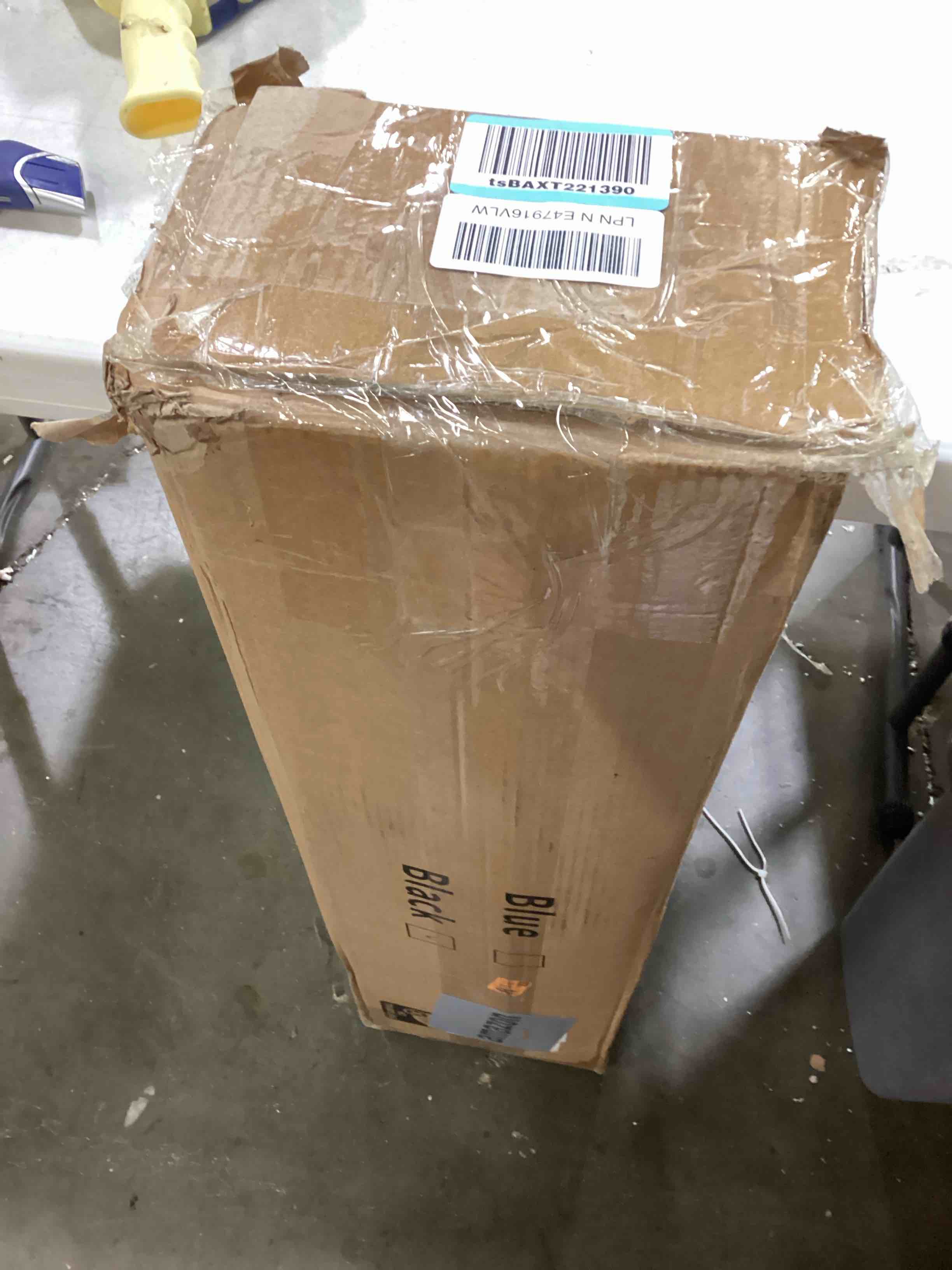 https://s3.amazonaws.com/lotting-images-prod/bidfta/BLU5886885_1723127067733.jpeg