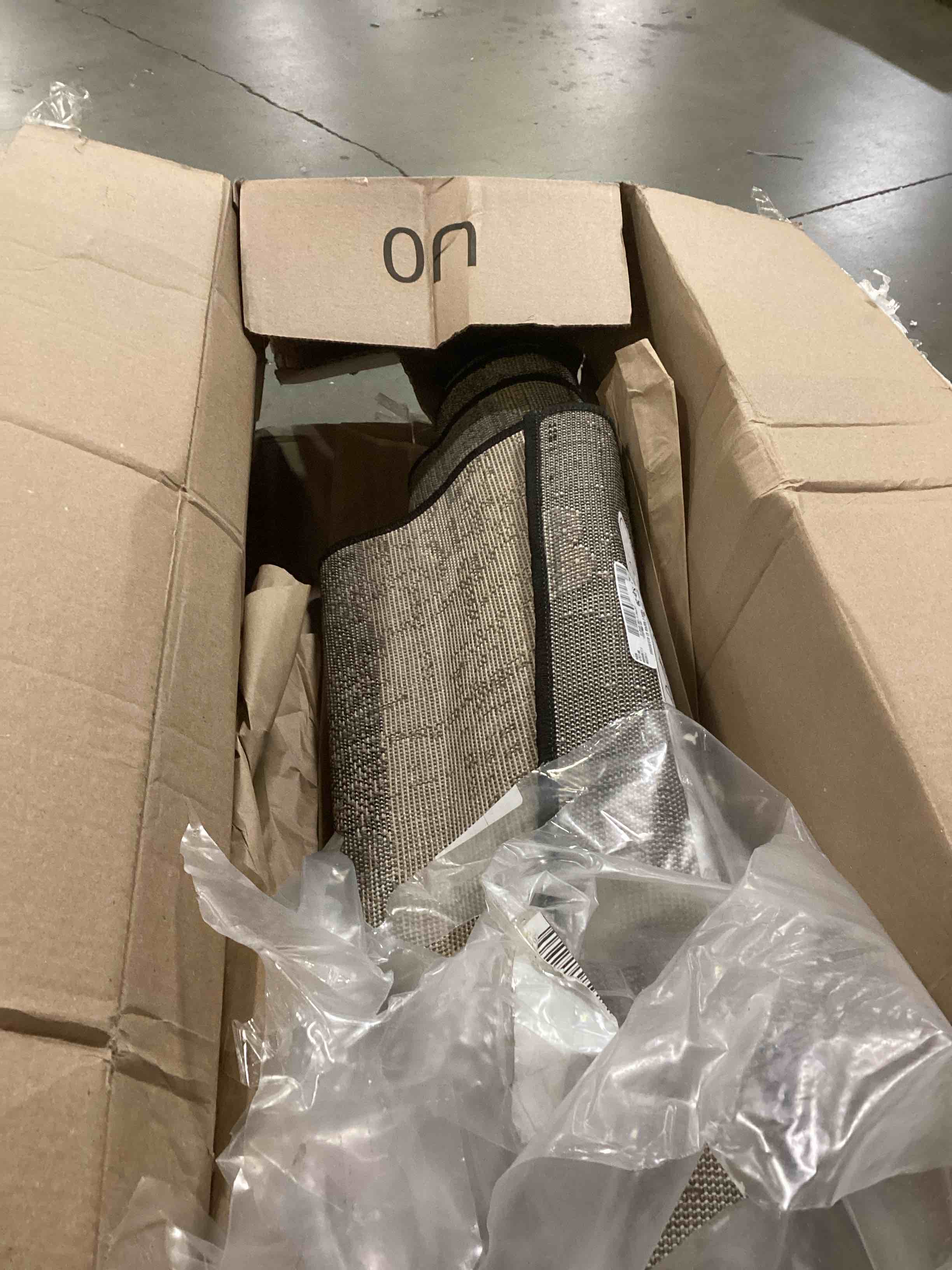 https://s3.amazonaws.com/lotting-images-prod/bidfta/BLU5887009_1723467353054.jpeg