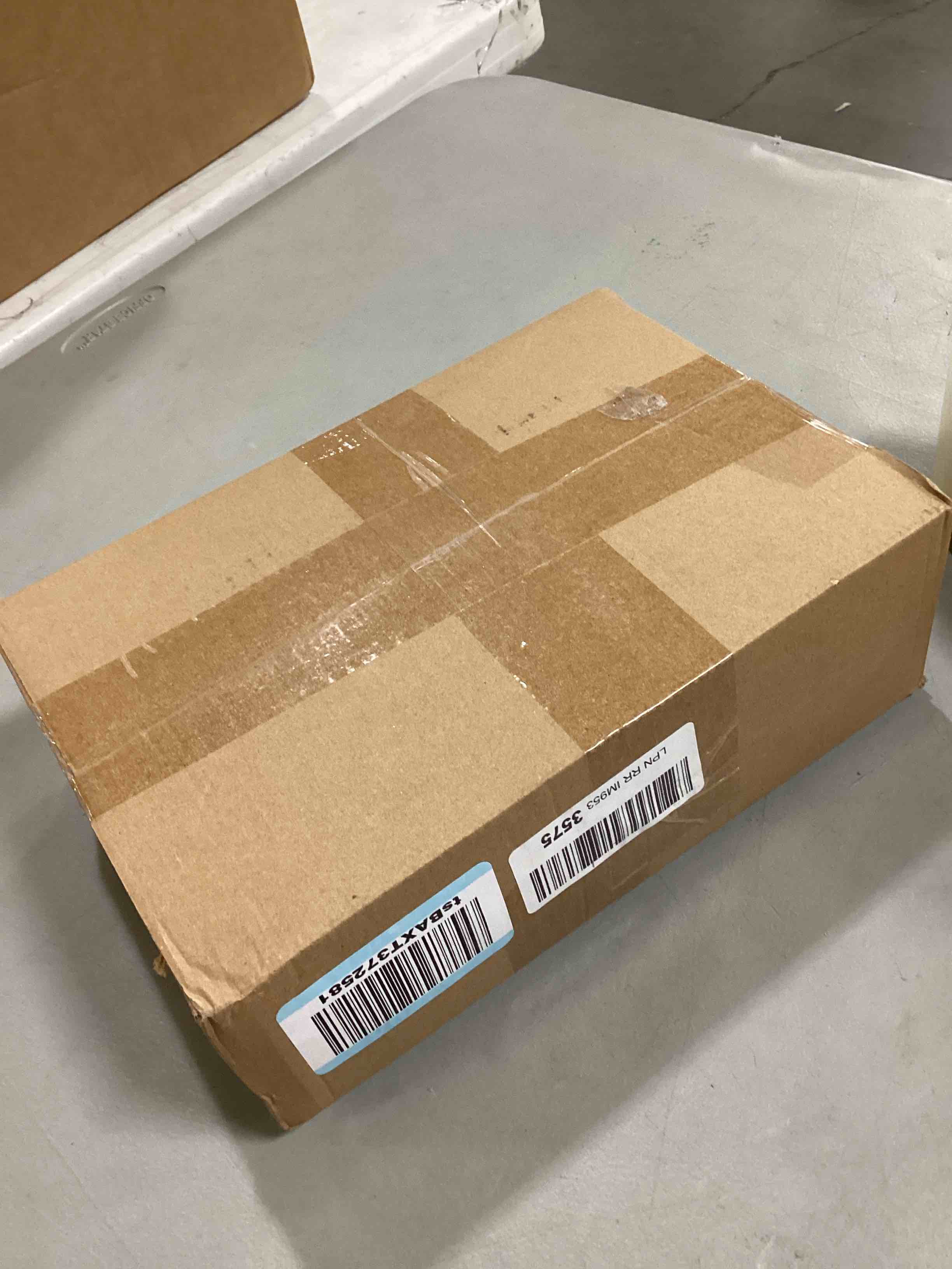 https://s3.amazonaws.com/lotting-images-prod/bidfta/BLU5887871_1723819787440.jpeg