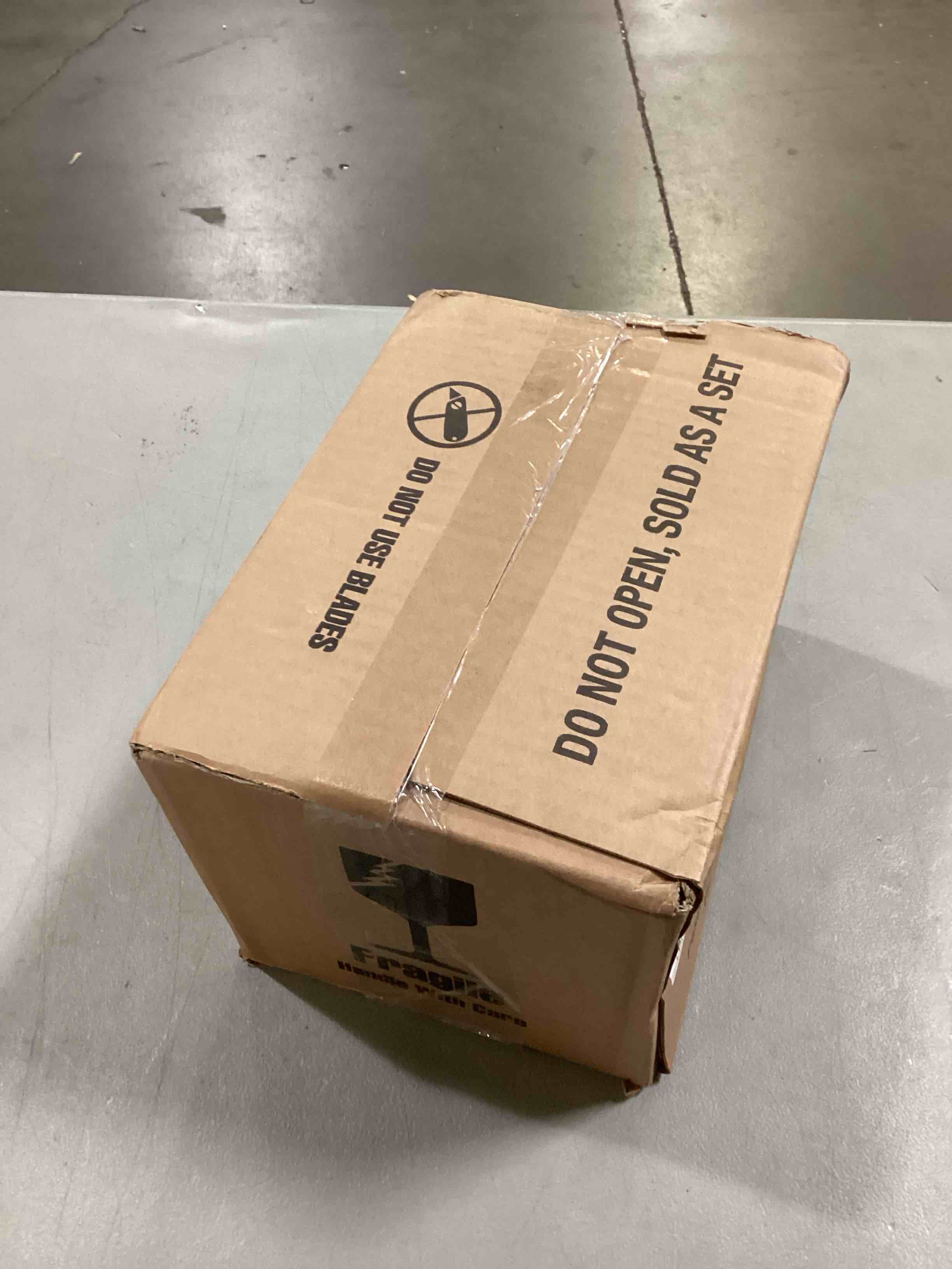 https://s3.amazonaws.com/lotting-images-prod/bidfta/BLU5887906_1723826466293.jpeg