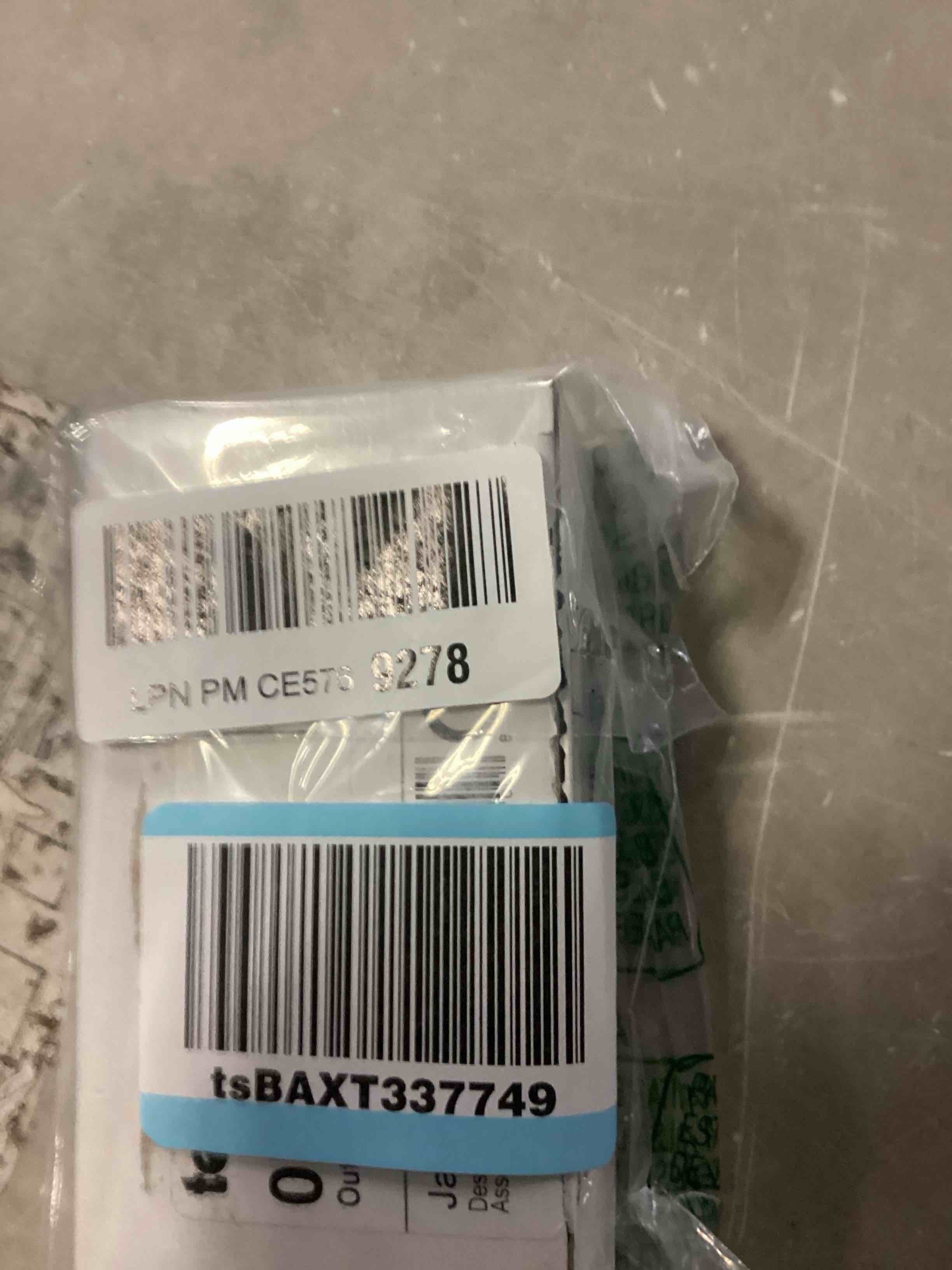 https://s3.amazonaws.com/lotting-images-prod/bidfta/BLU5889032_1713805660941.jpeg