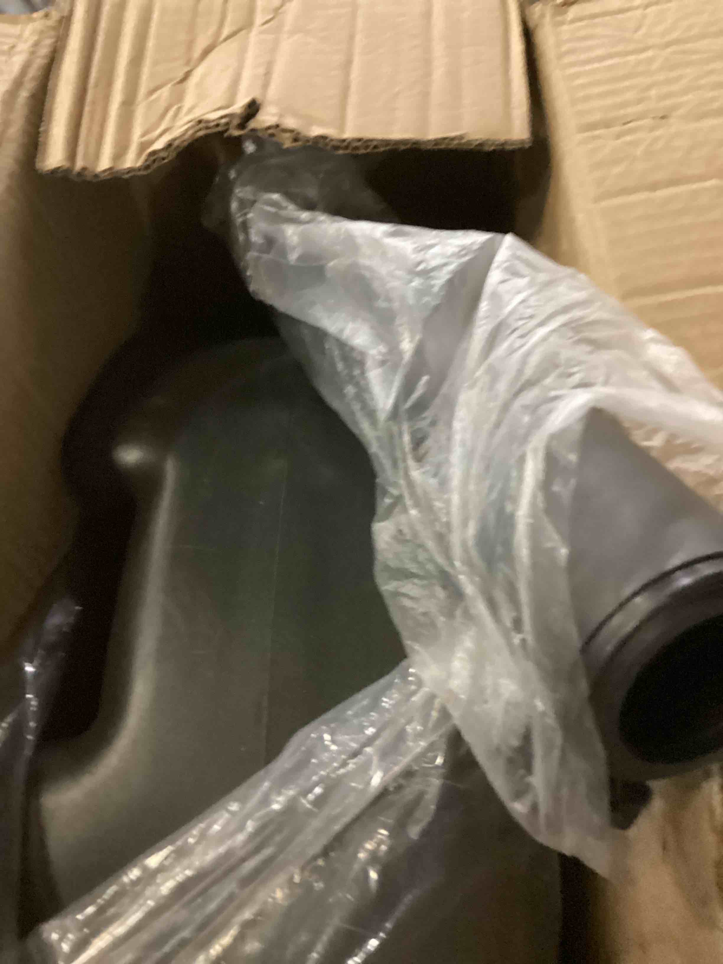 https://s3.amazonaws.com/lotting-images-prod/bidfta/BLU5889218_1713900526787.jpeg