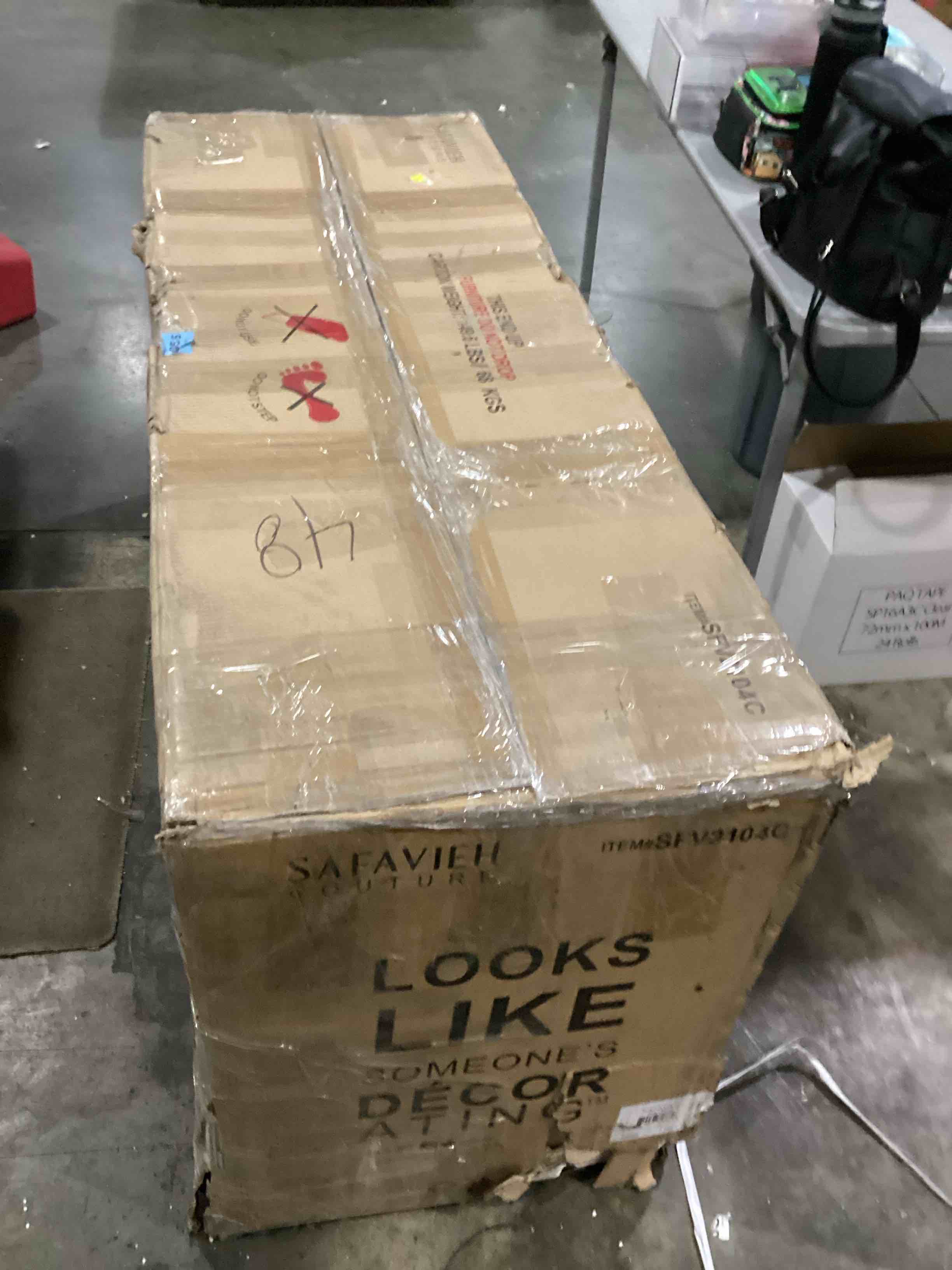 https://s3.amazonaws.com/lotting-images-prod/bidfta/BLU5889482_1711632418405.jpeg
