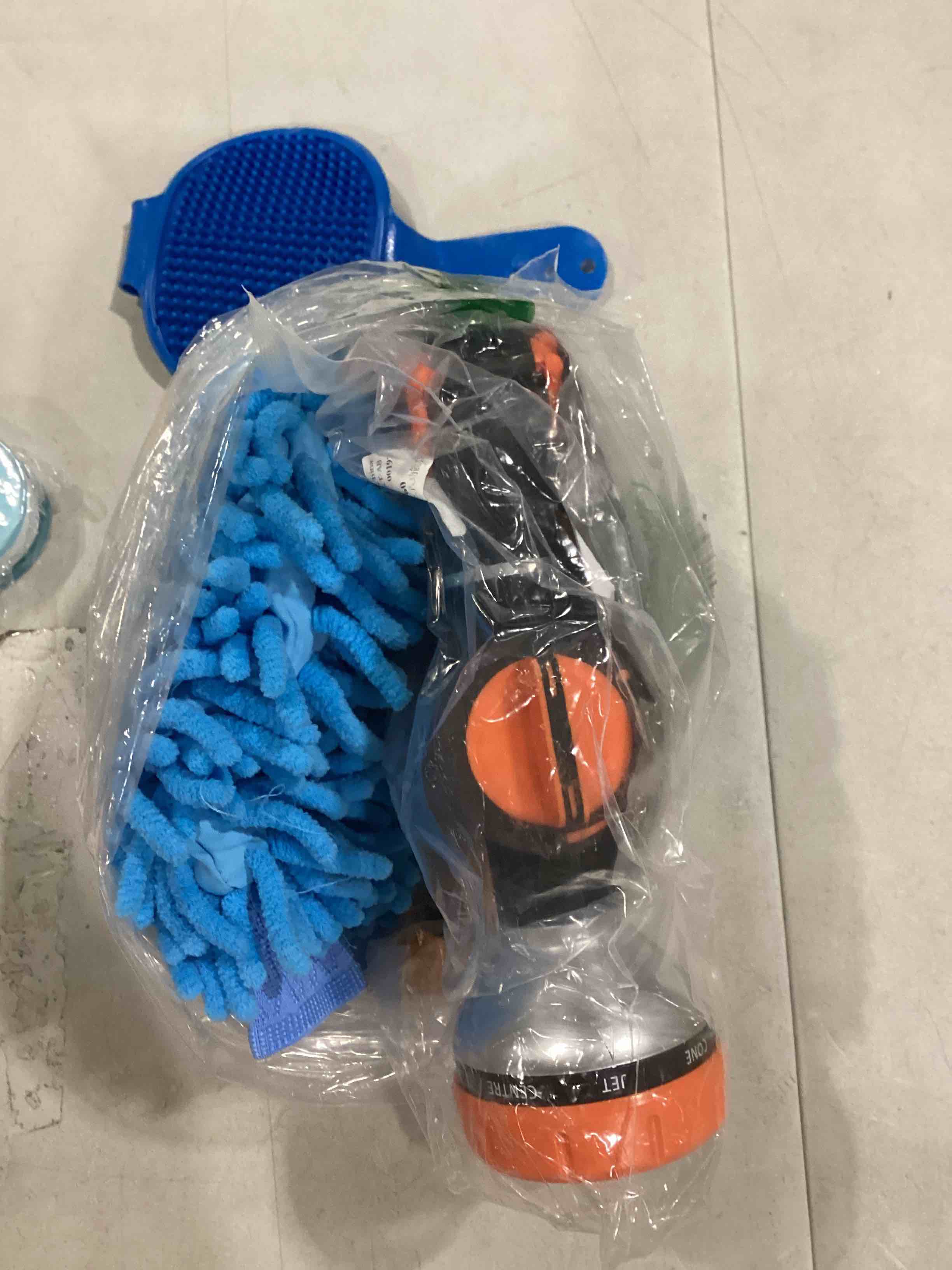 https://s3.amazonaws.com/lotting-images-prod/bidfta/BLU5889831_1712229981926.jpeg