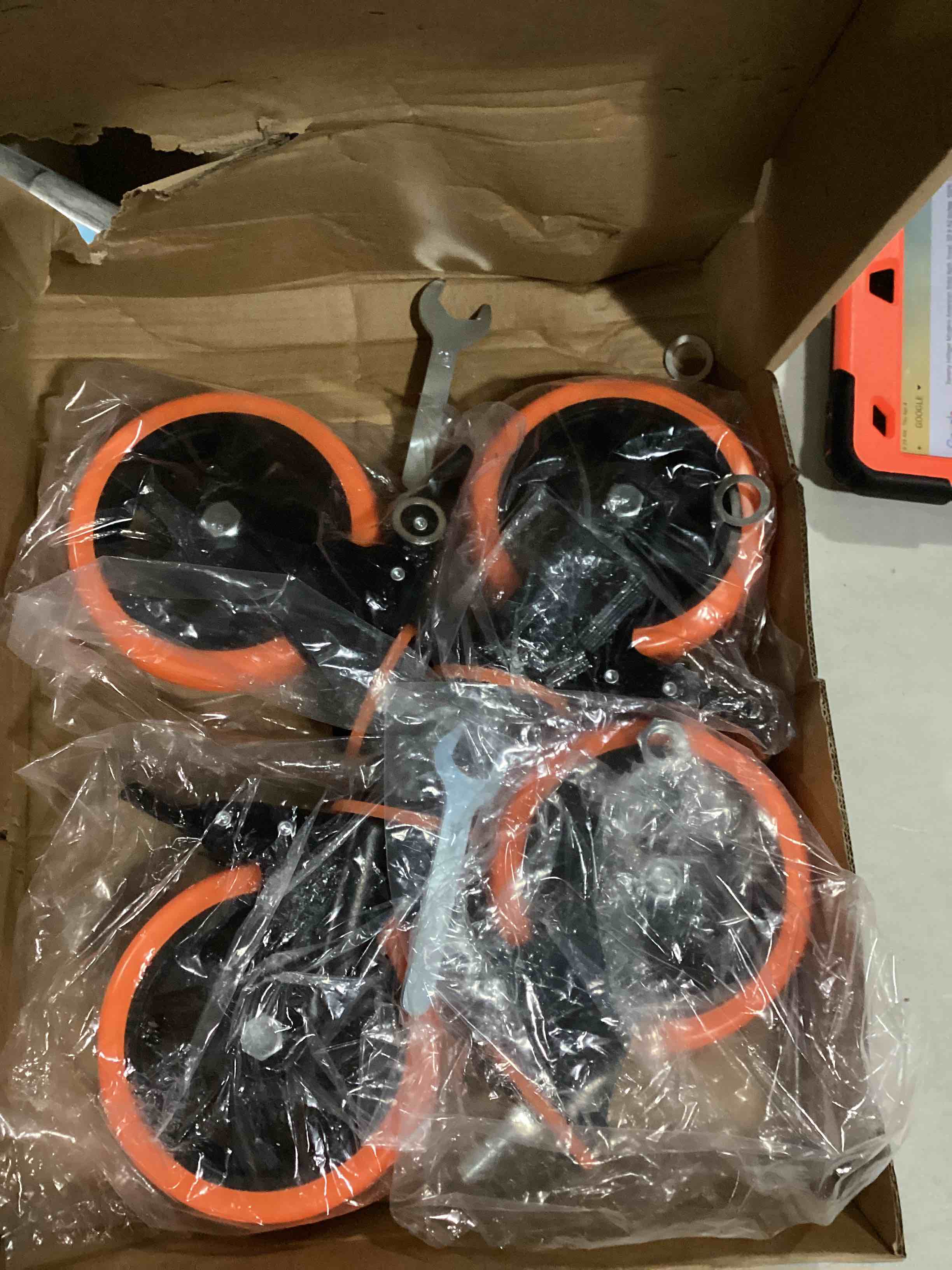 https://s3.amazonaws.com/lotting-images-prod/bidfta/BLU5889861_1712233741879.jpeg
