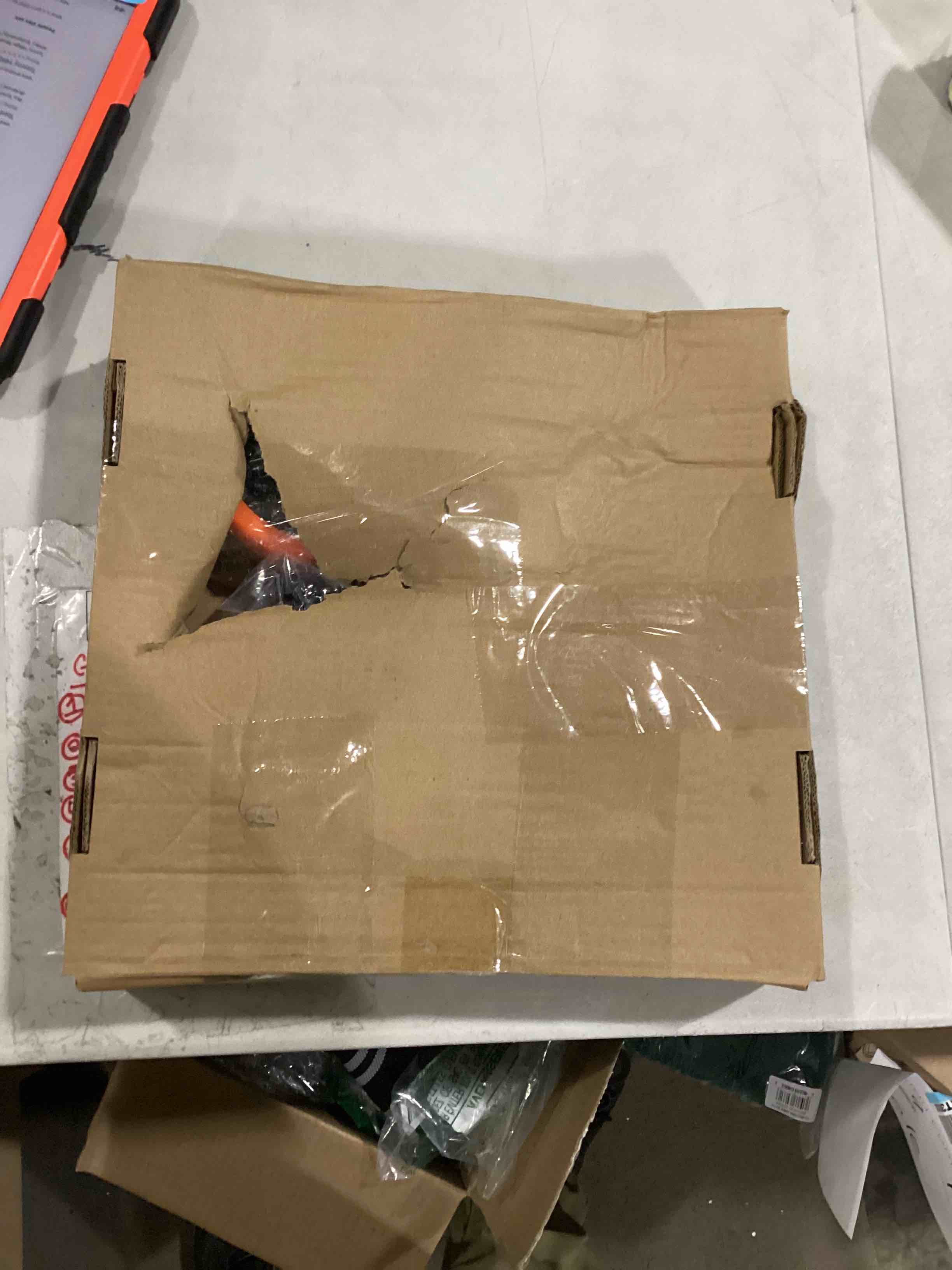 https://s3.amazonaws.com/lotting-images-prod/bidfta/BLU5889861_1712233776527.jpeg