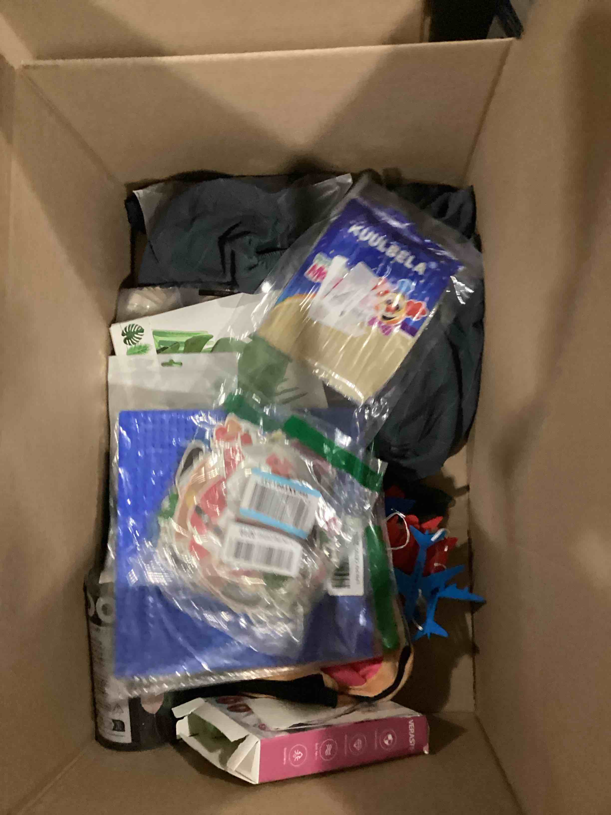 https://s3.amazonaws.com/lotting-images-prod/bidfta/BLU5890044_1712330193543.jpeg
