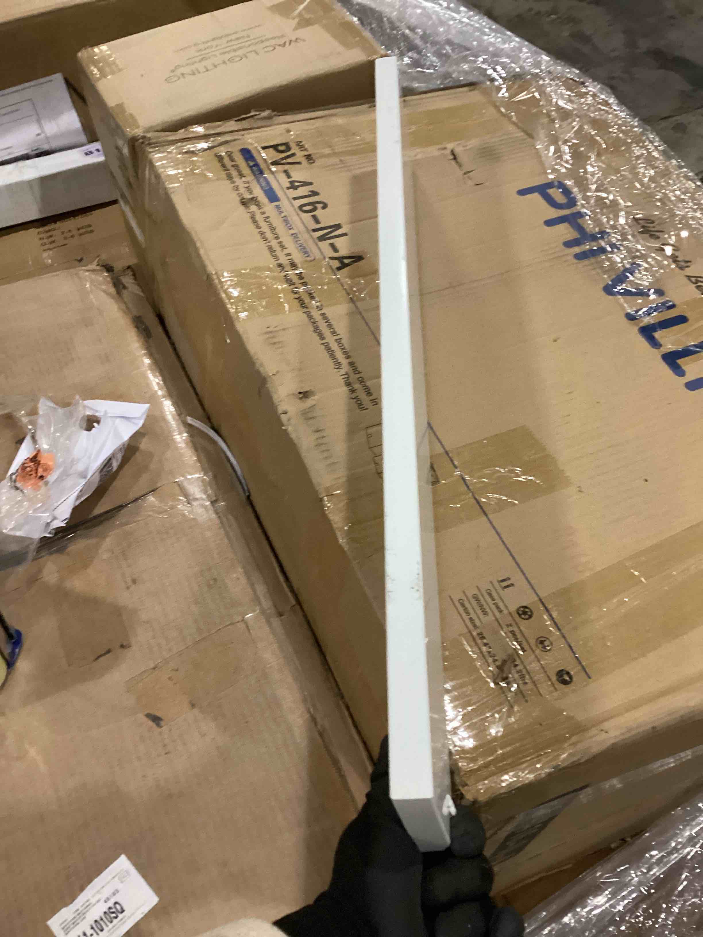 https://s3.amazonaws.com/lotting-images-prod/bidfta/BLU5890128_1712665245992.jpeg