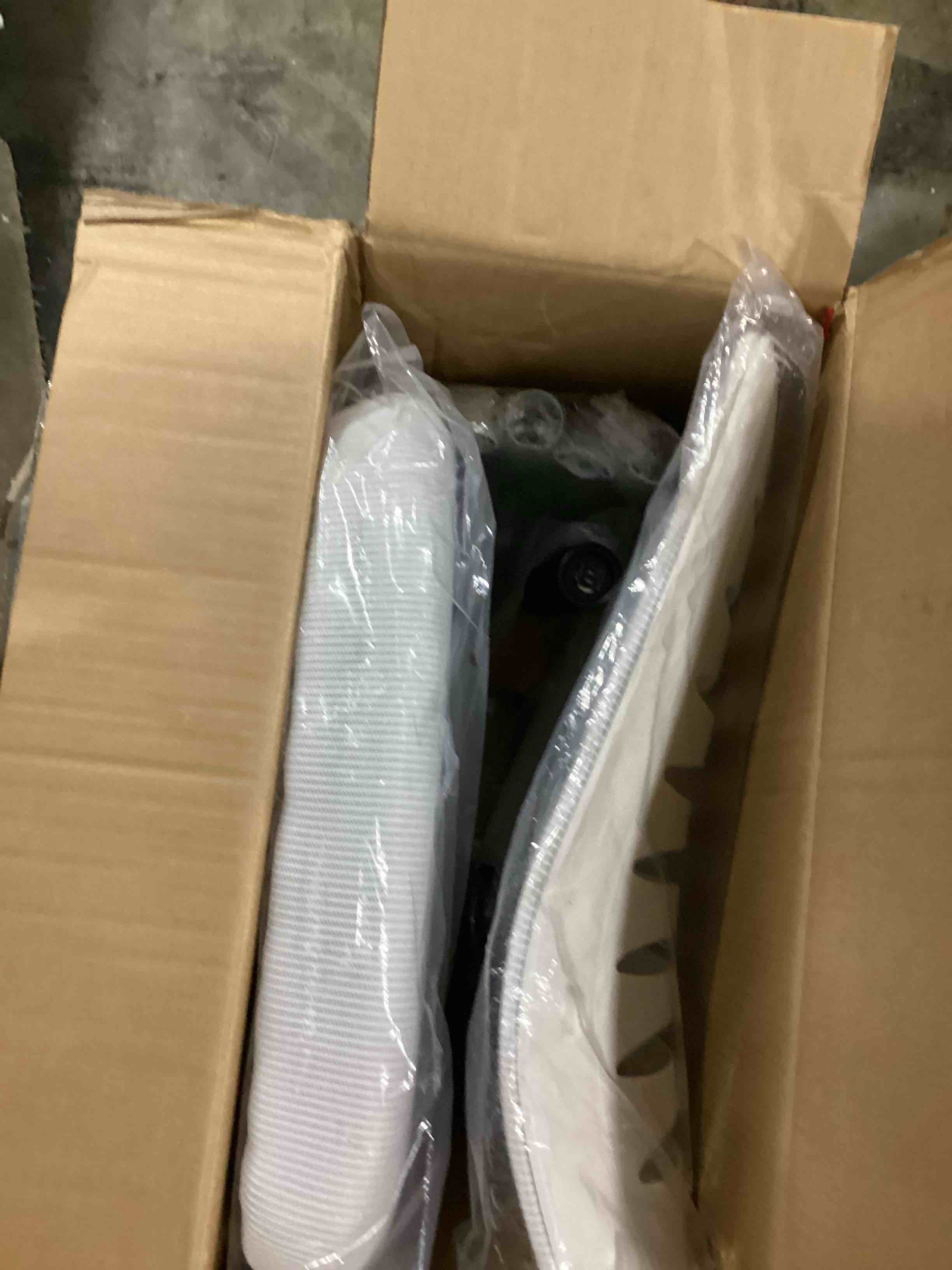 https://s3.amazonaws.com/lotting-images-prod/bidfta/BLU5890484_1713369460393.jpeg