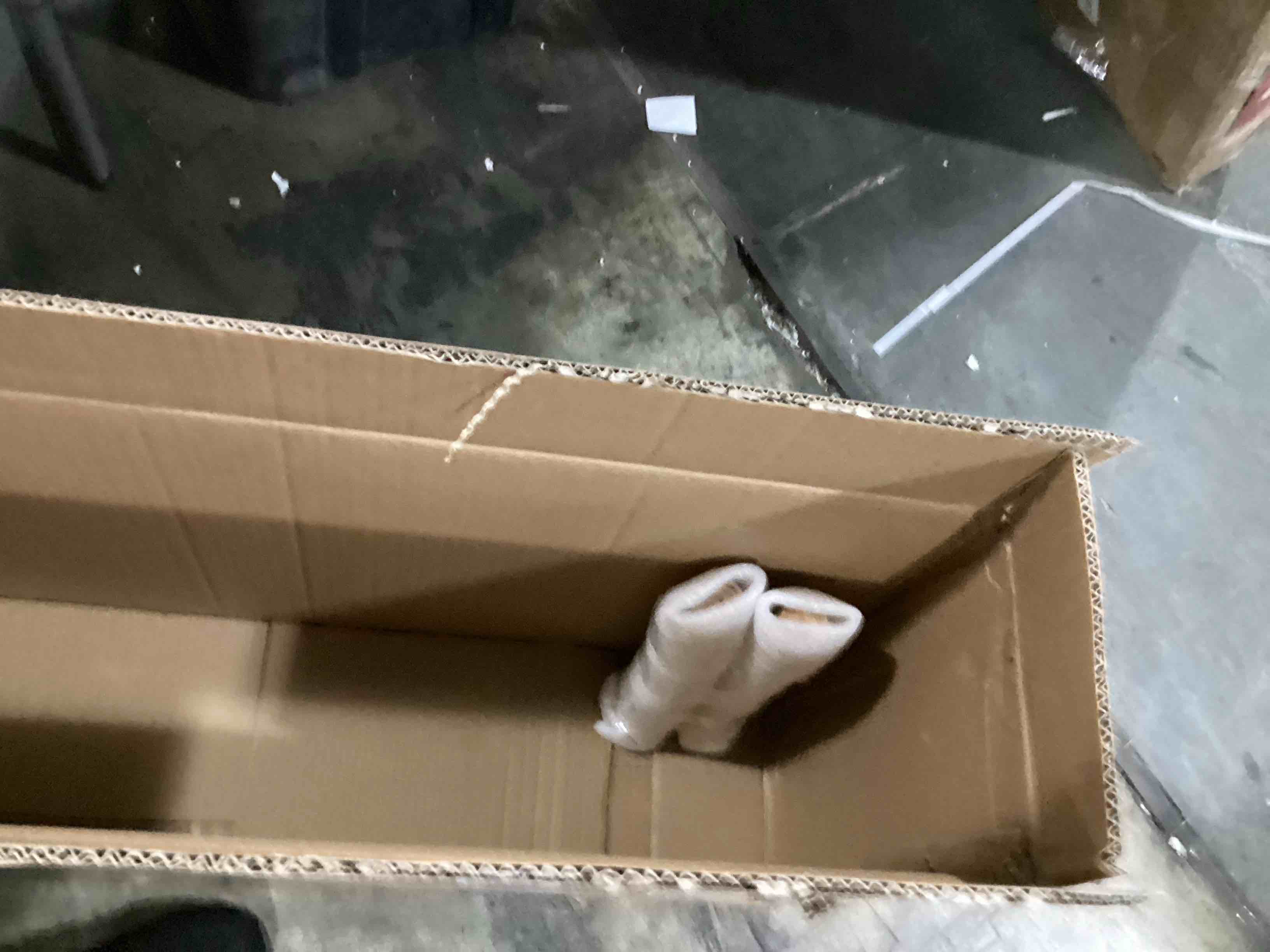 https://s3.amazonaws.com/lotting-images-prod/bidfta/BLU5890487_1713372671335.jpeg