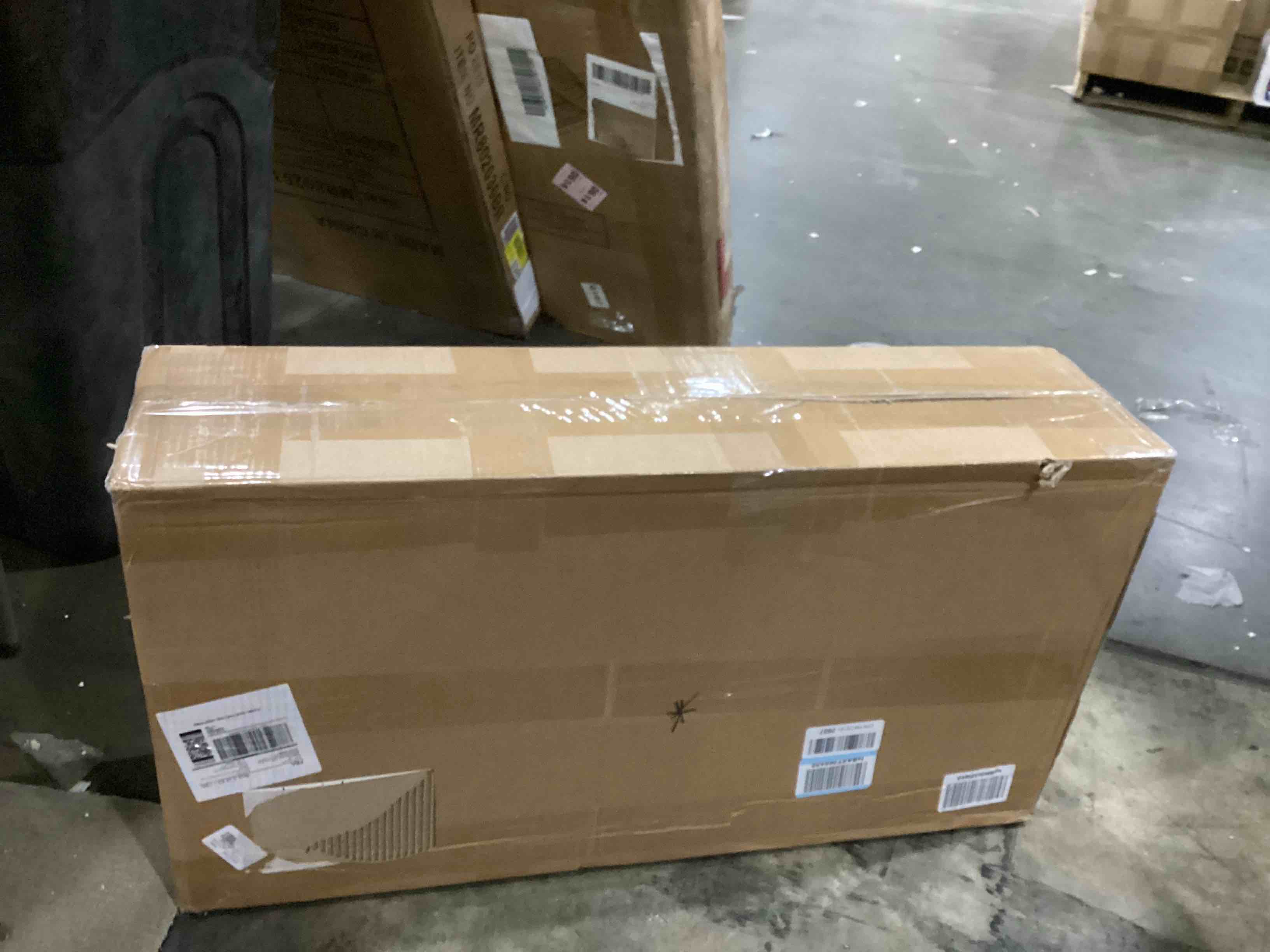 https://s3.amazonaws.com/lotting-images-prod/bidfta/BLU5890487_1713372709887.jpeg